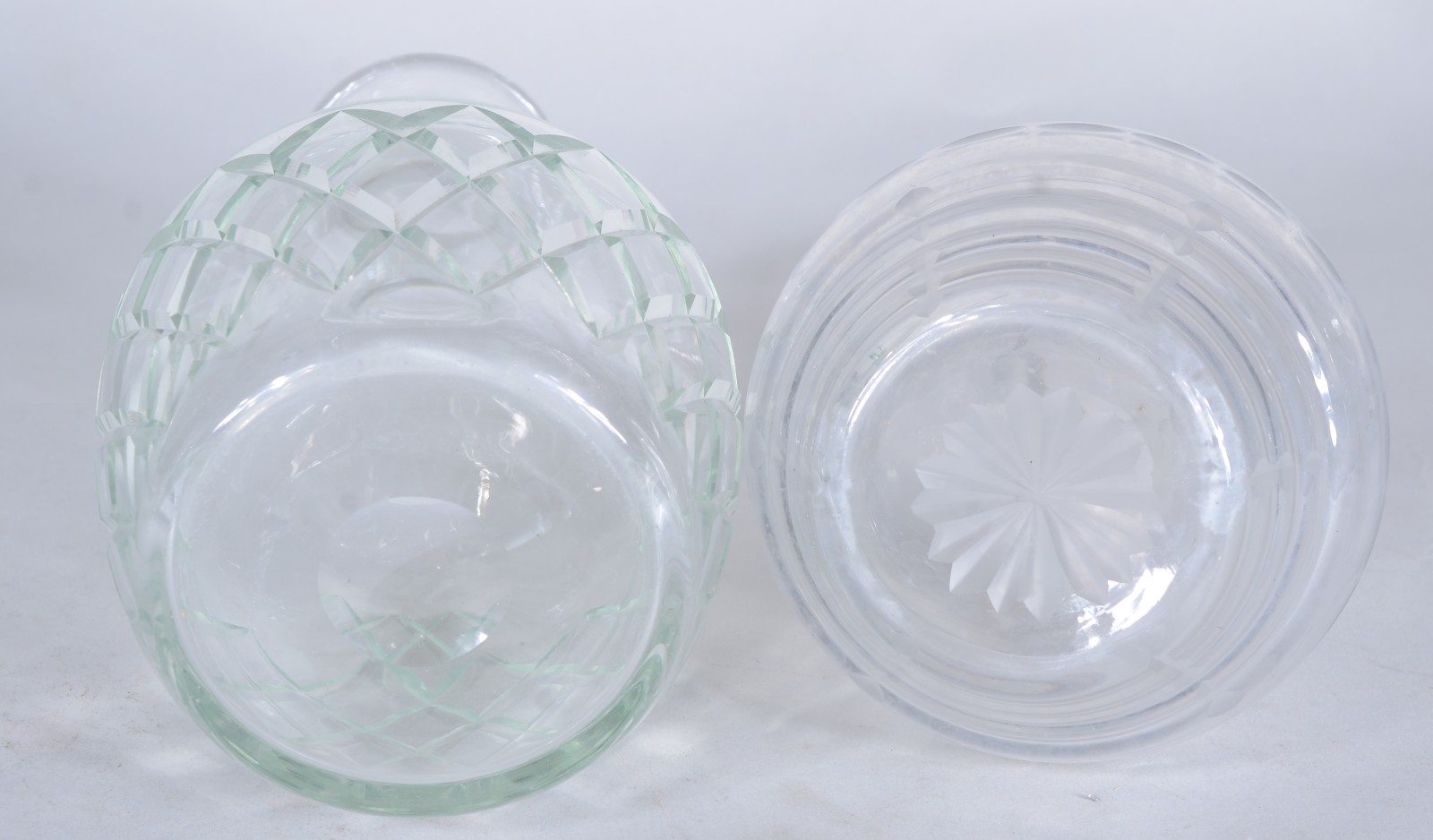 Diversas peças de cristal lapidado, sendo: 2 garrafas, 2 fruteiras e... - foto 9 de 11