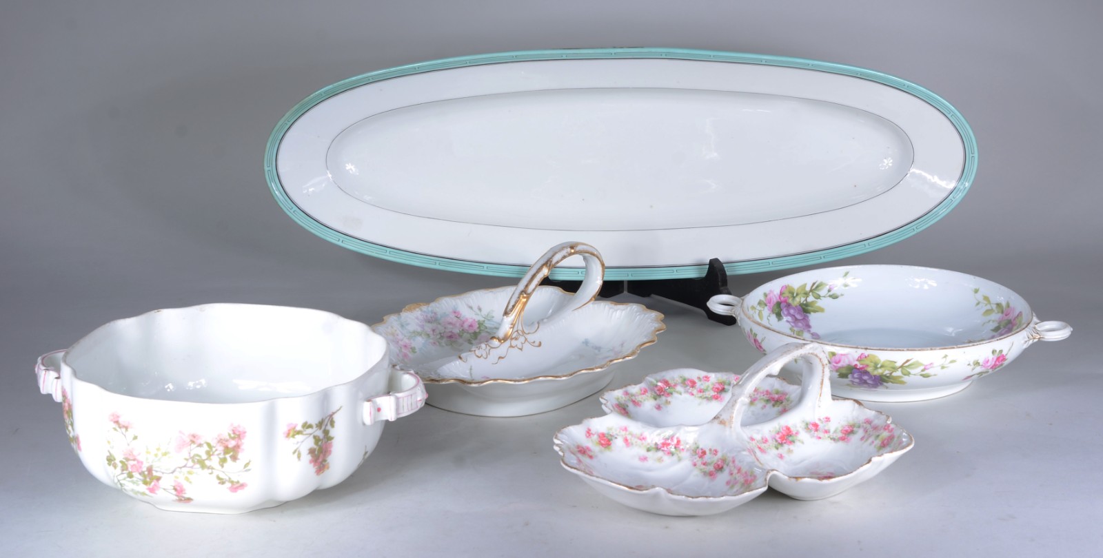 Cinco peças diversas de porcelana europeia, sendo 2 portas petiscos... - foto 1 de 10