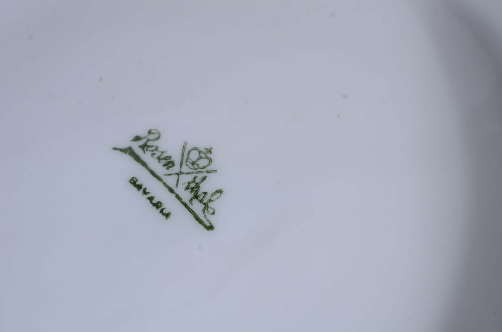 Cinco peças diversas de porcelana europeia, sendo 2 portas petiscos... - foto 10 de 10