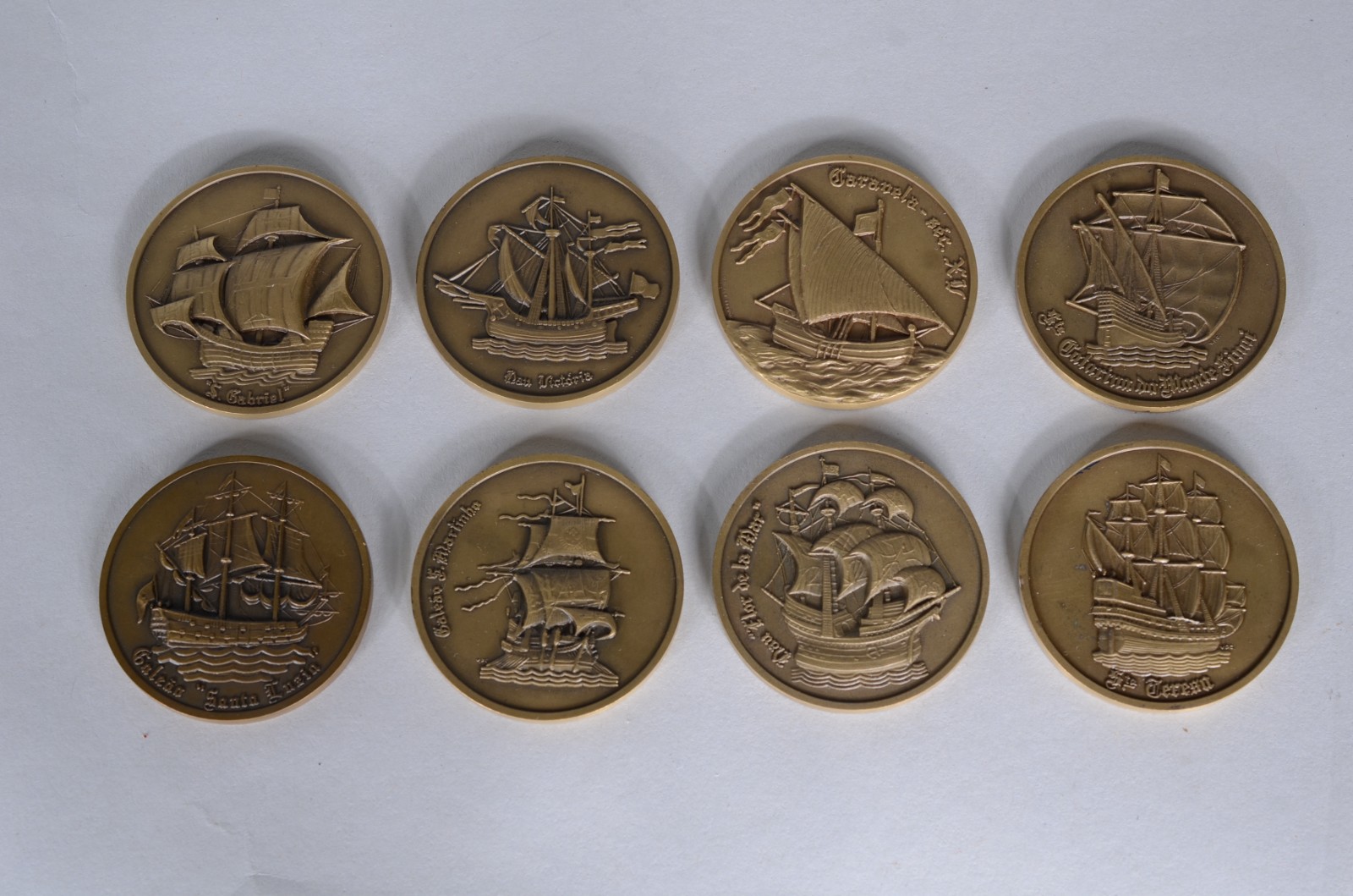 Estojo com 8 medalhas de Naus e Caravelas Portuguesas, 1983, Ano da... - foto 3 de 5