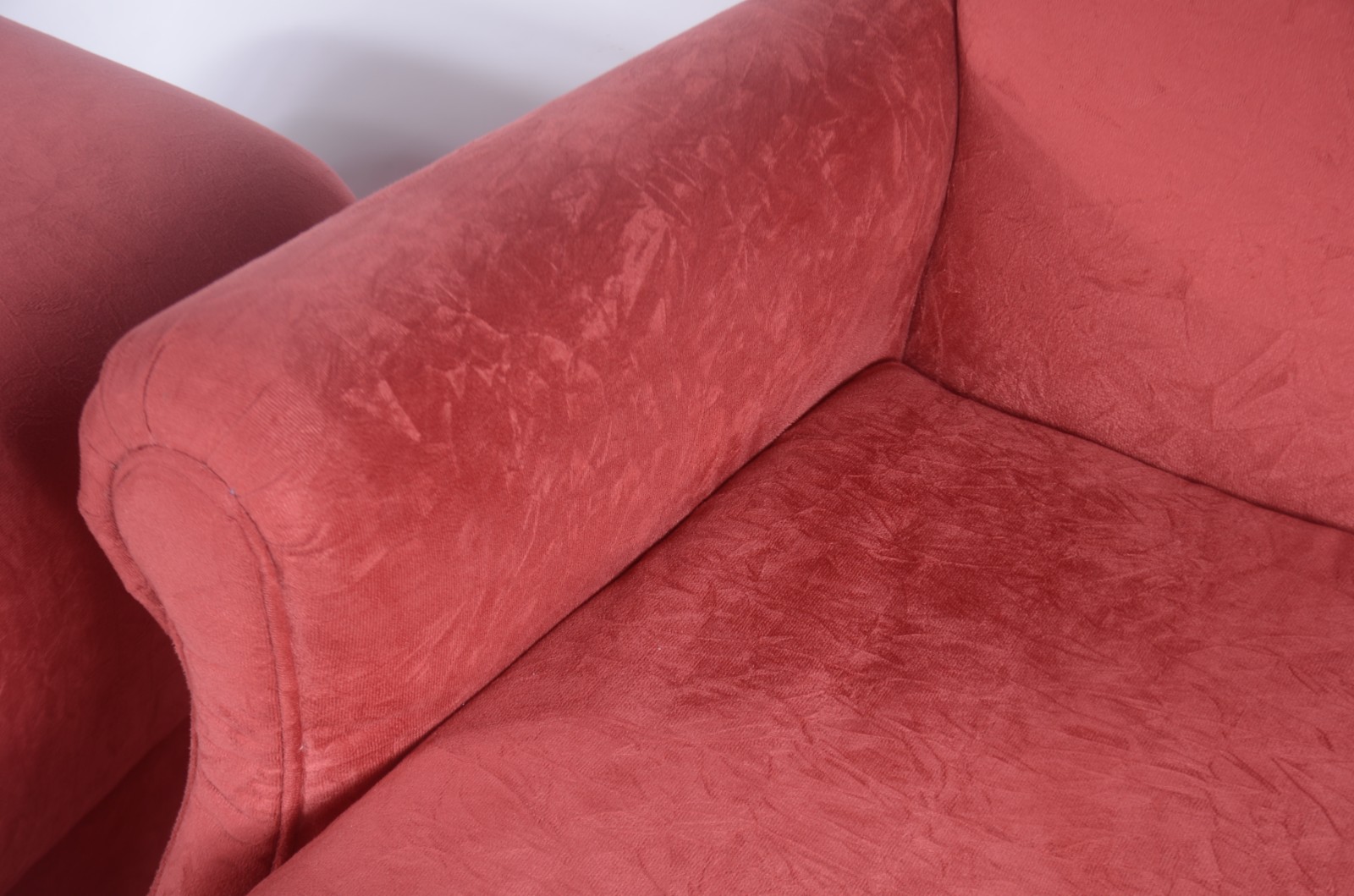 Bergere com banqueta estofada e forrada com tecido na cor vinho... - foto 4 de 8