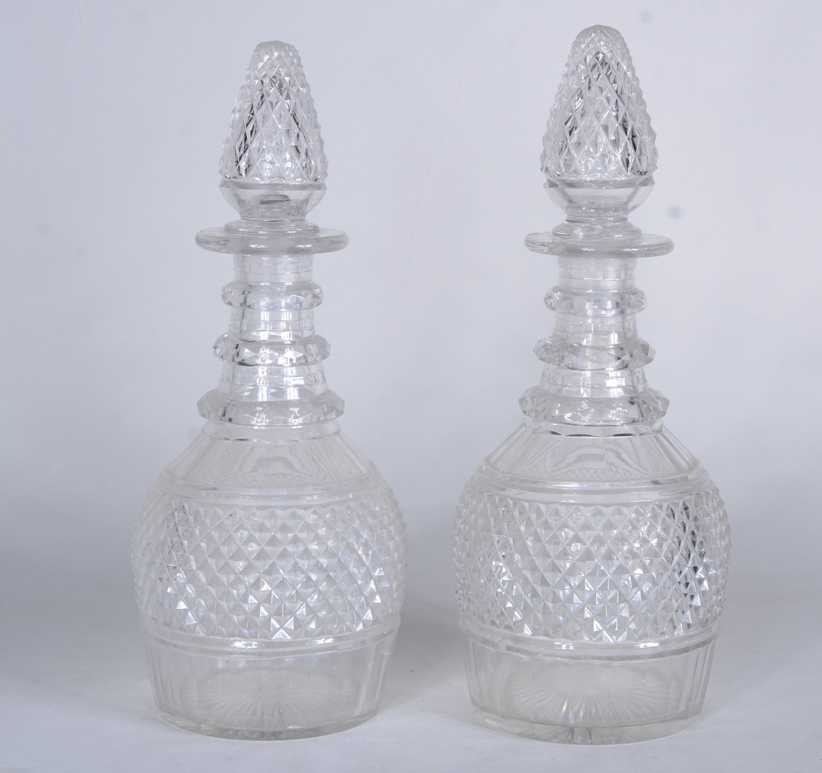 Par de garrafas de cristal, lapidação "bico de jaca". - foto 1 de 10