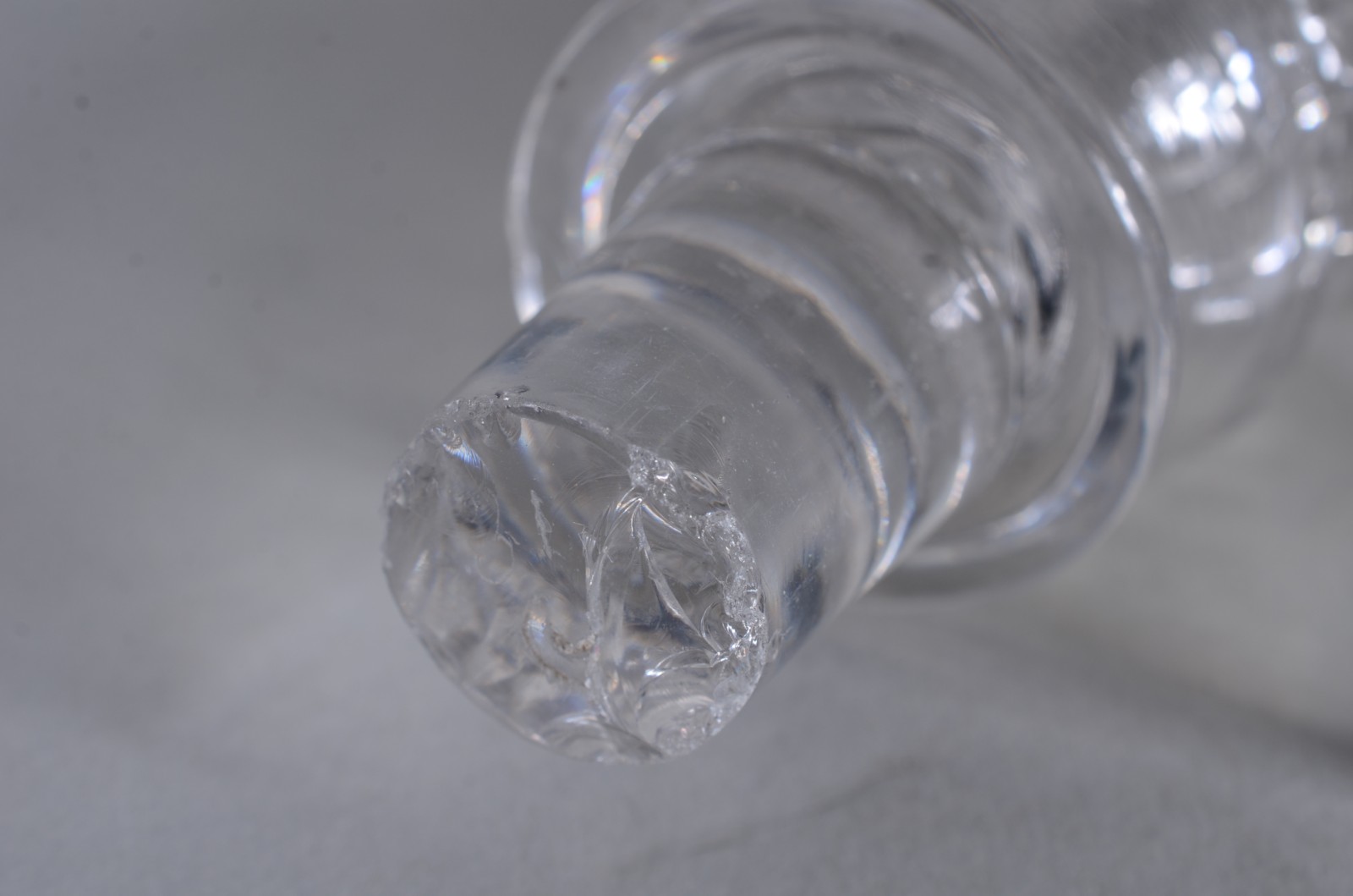 Par de garrafas de cristal, lapidação "bico de jaca". - foto 10 de 10