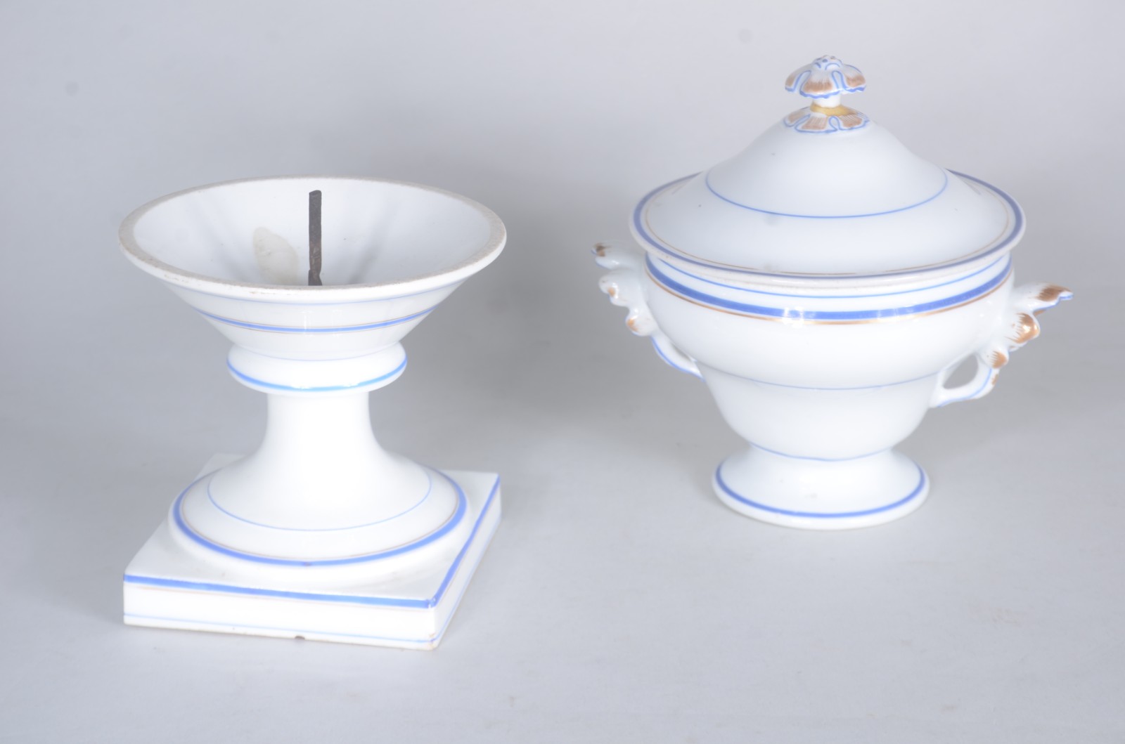 Conjunto com seis peças de porcelana europeia, sendo: fruteira com... - foto 5 de 11