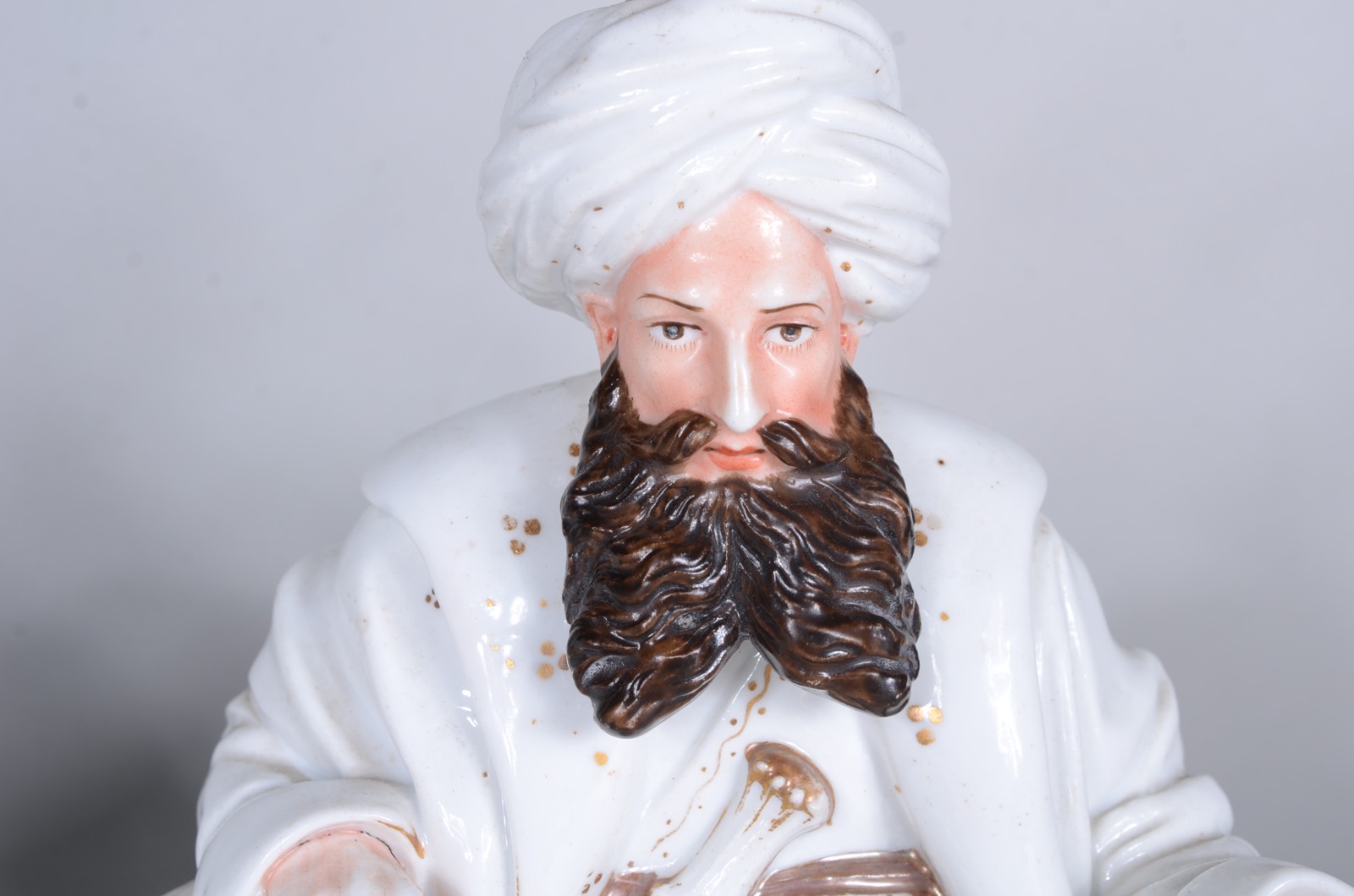 Par de figuras de porcelana, representando casal árabe (pequenos... - foto 4 de 11