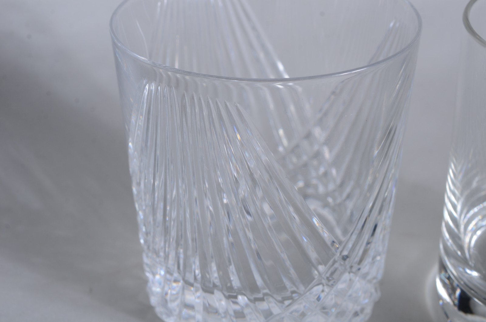 Diversos copos de vidro/cristal, sendo: 4 taças para vinho, 8 copos... - foto 6 de 8