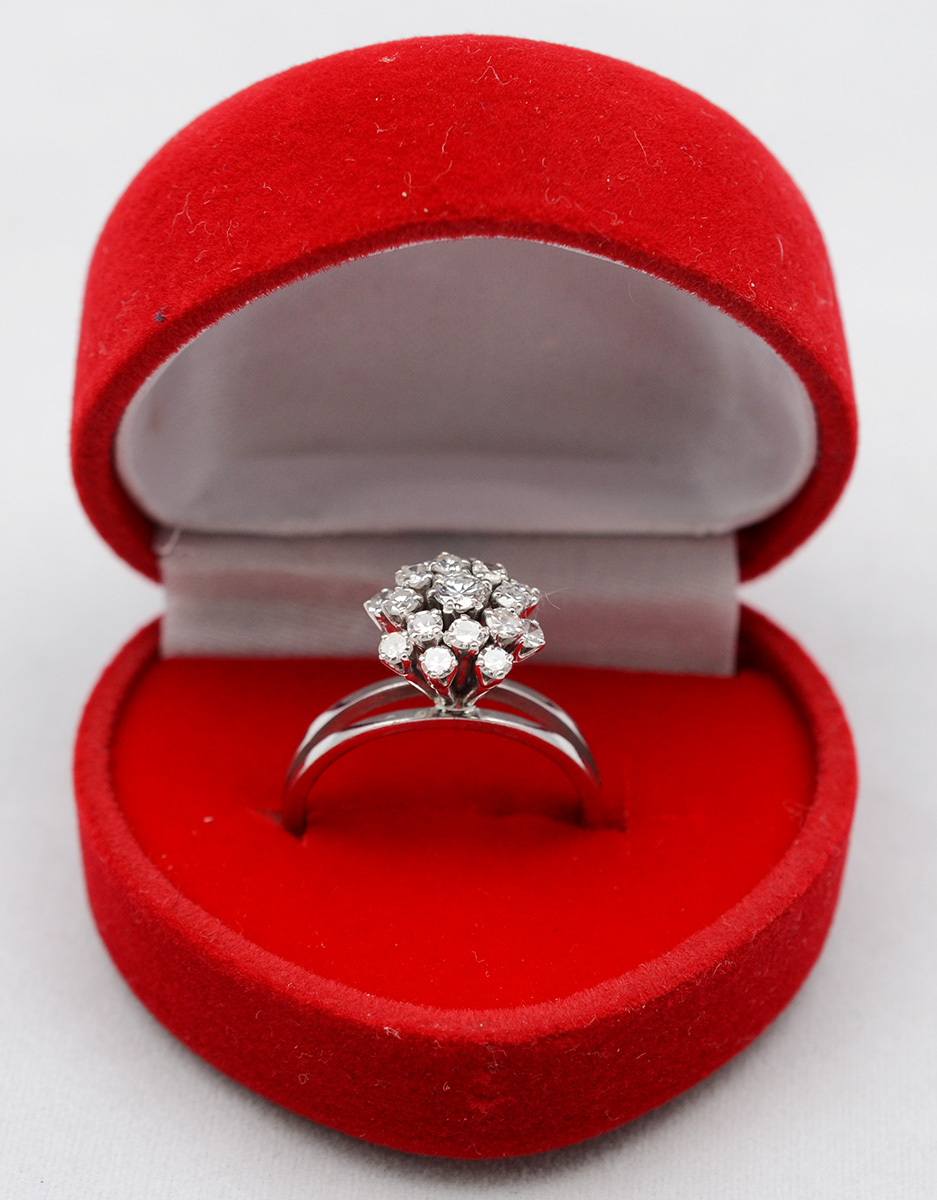 Anel modelo chuveiro em ouro branco com aproximadamente 1.0 ct de... - foto 1 de 2