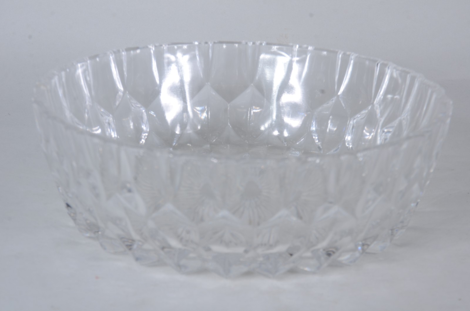 Diversas peças de cristal, sendo: 3 bowls; porta petiscos e prato... - foto 2 de 9