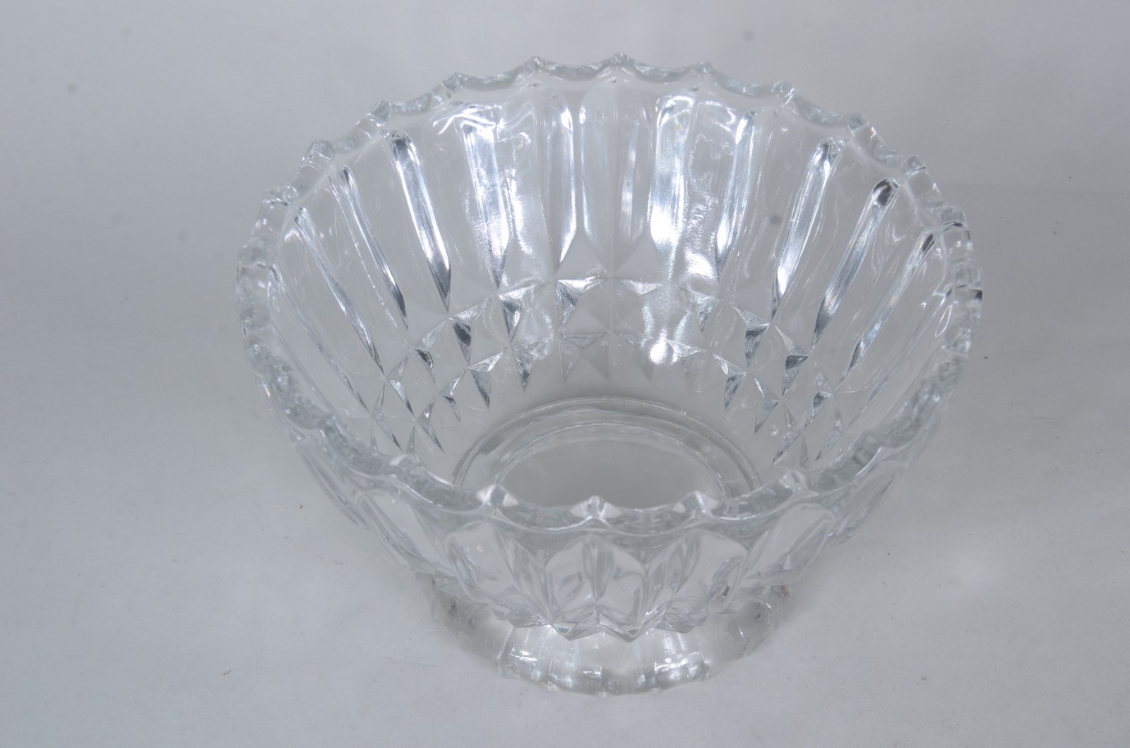 Diversas peças de cristal, sendo: 3 bowls; porta petiscos e prato... - foto 3 de 9