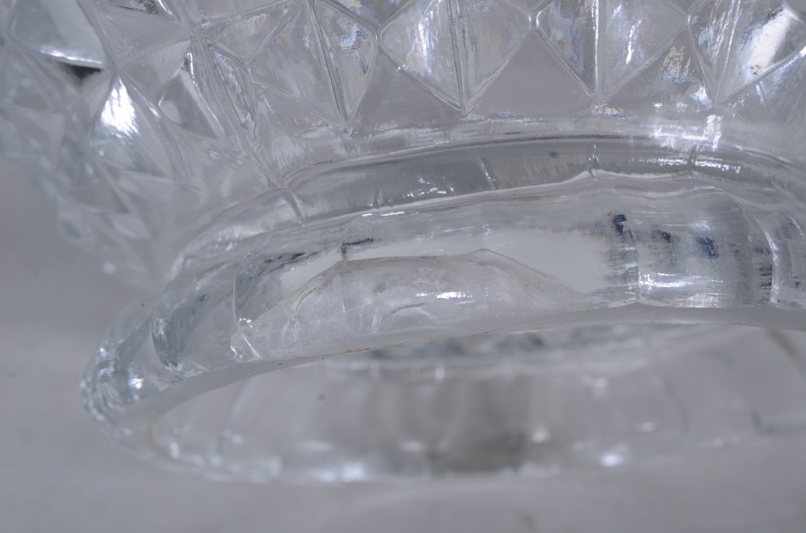 Diversas peças de cristal, sendo: 3 bowls; porta petiscos e prato... - foto 6 de 9