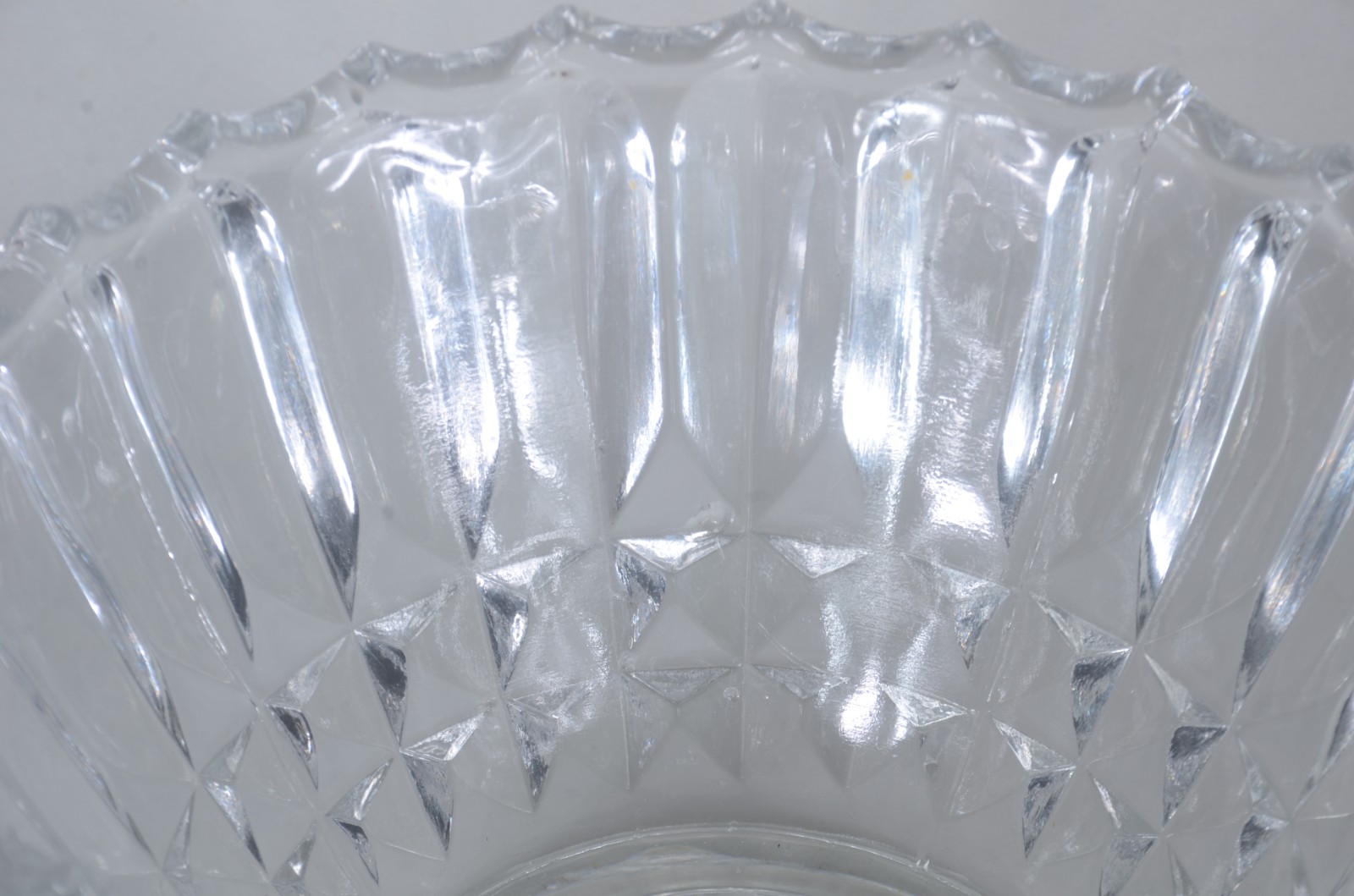 Diversas peças de cristal, sendo: 3 bowls; porta petiscos e prato... - foto 8 de 9