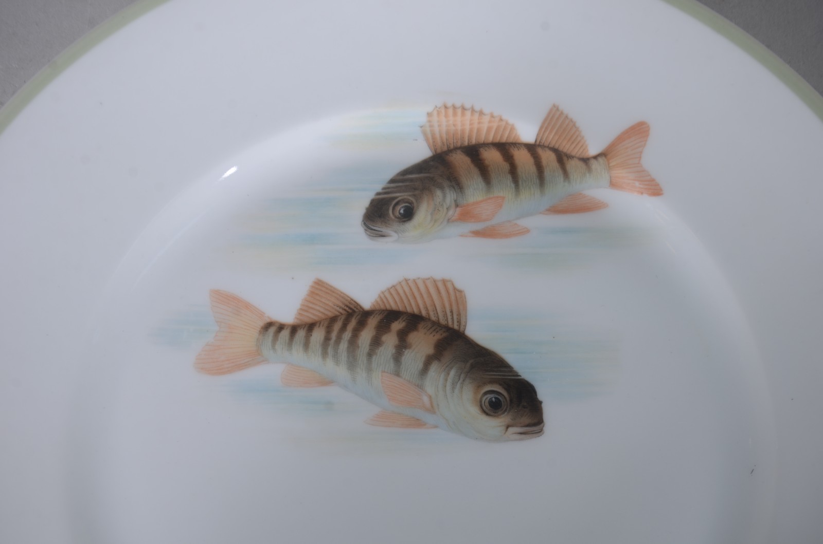 Conjunto com 12 pratos decorados com peixes em policromia de... - foto 5 de 9