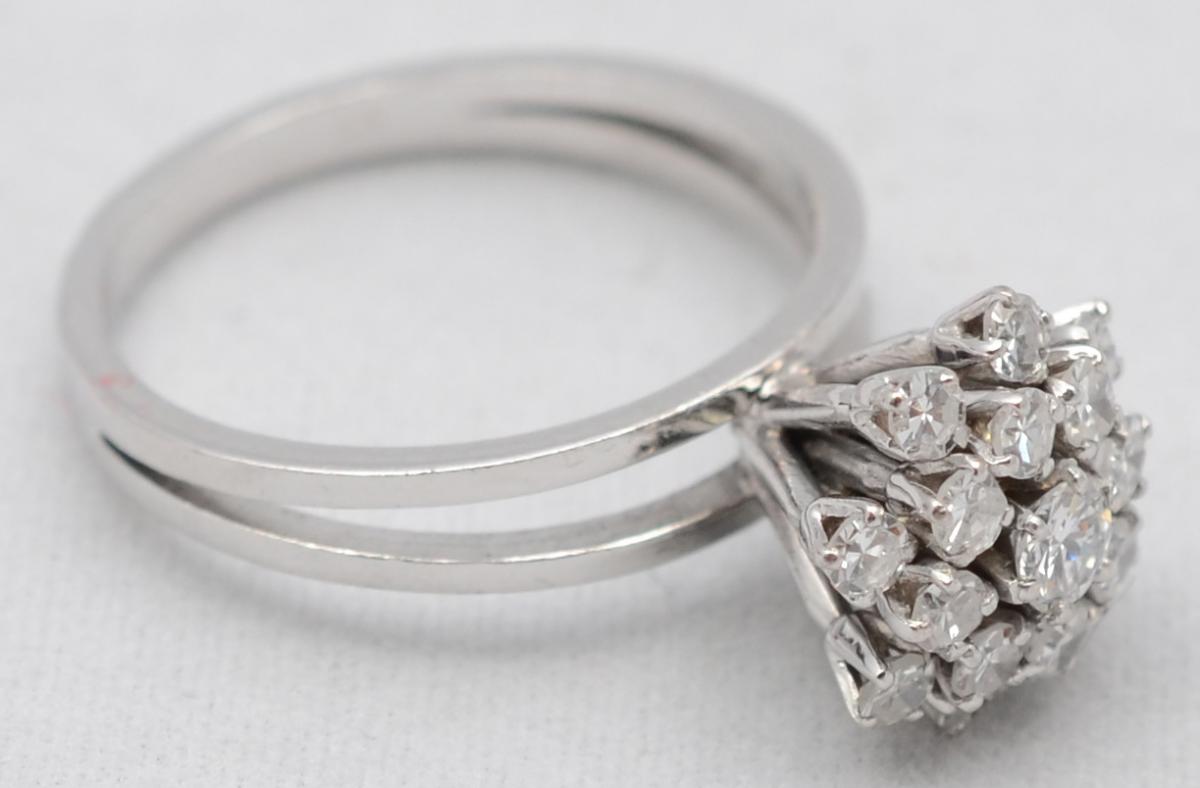 Anel modelo chuveiro em ouro branco com aproximadamente 1.0 ct de... - foto 2 de 2