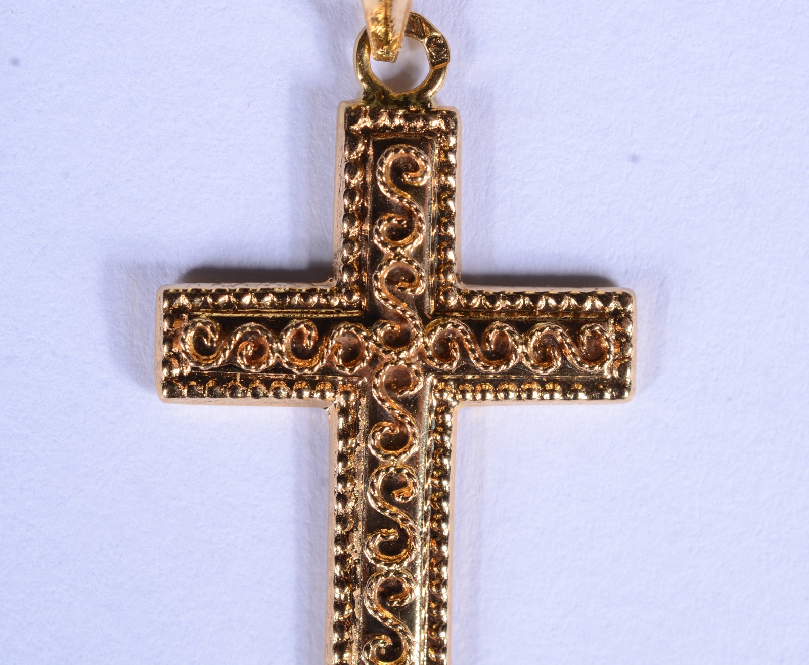Colar de ouro 18 k., contraste 750 feitio Grumet com crucifixo. (Por... - foto 4 de 9