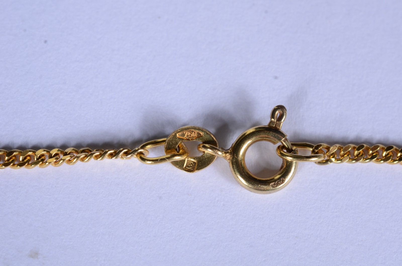 Colar de ouro 18 k., contraste 750 feitio Grumet com crucifixo. (Por... - foto 9 de 9