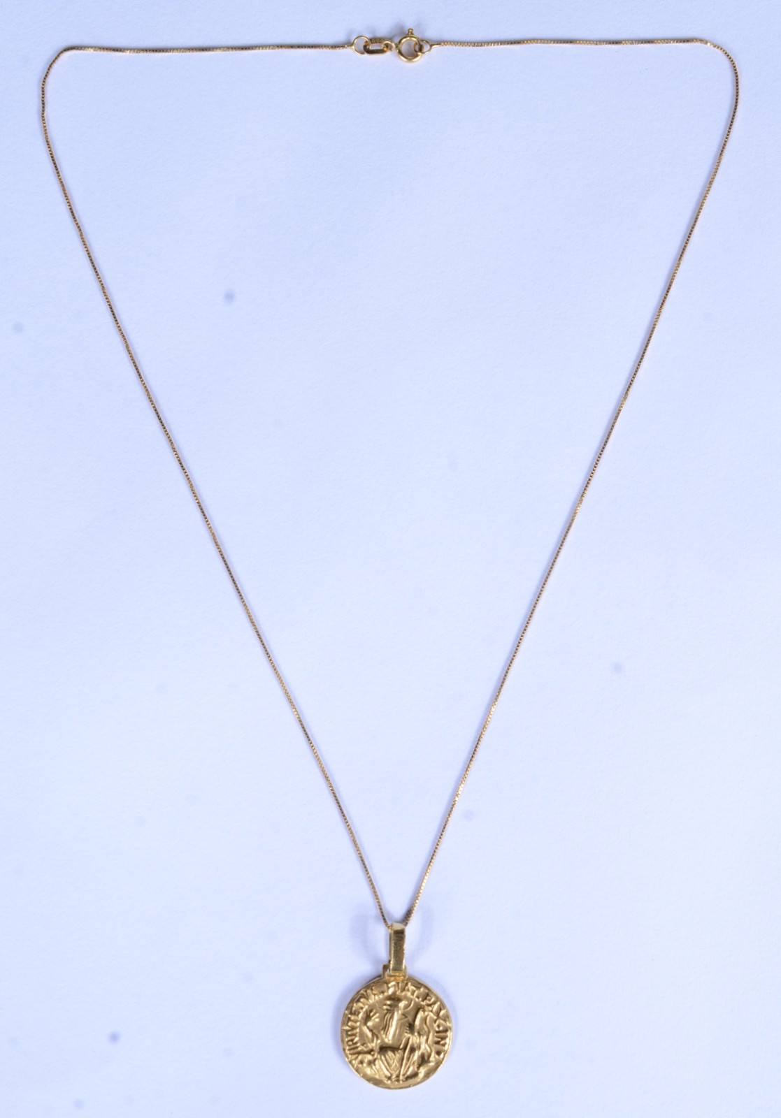 Colar de ouro 18 k., contraste 750 com pendente de São Bento. (Por... - foto 2 de 7