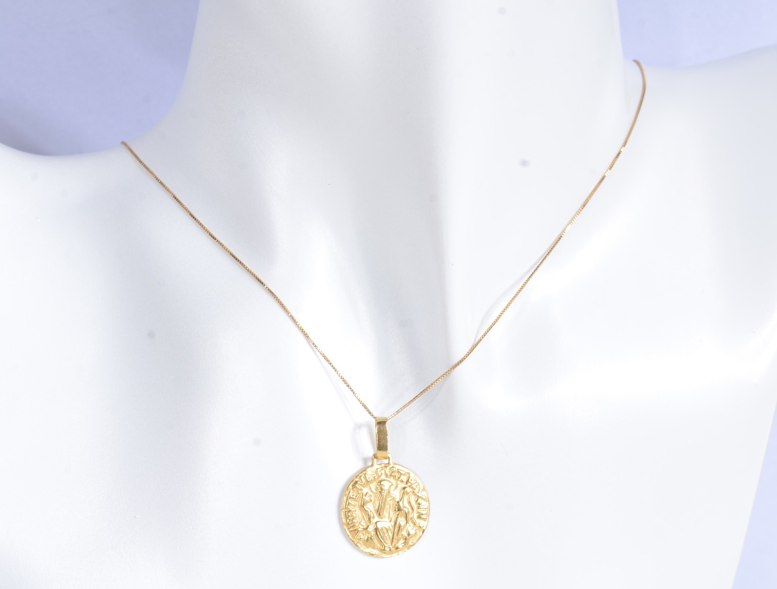 Colar de ouro 18 k., contraste 750 com pendente de São Bento. (Por... - foto 6 de 7