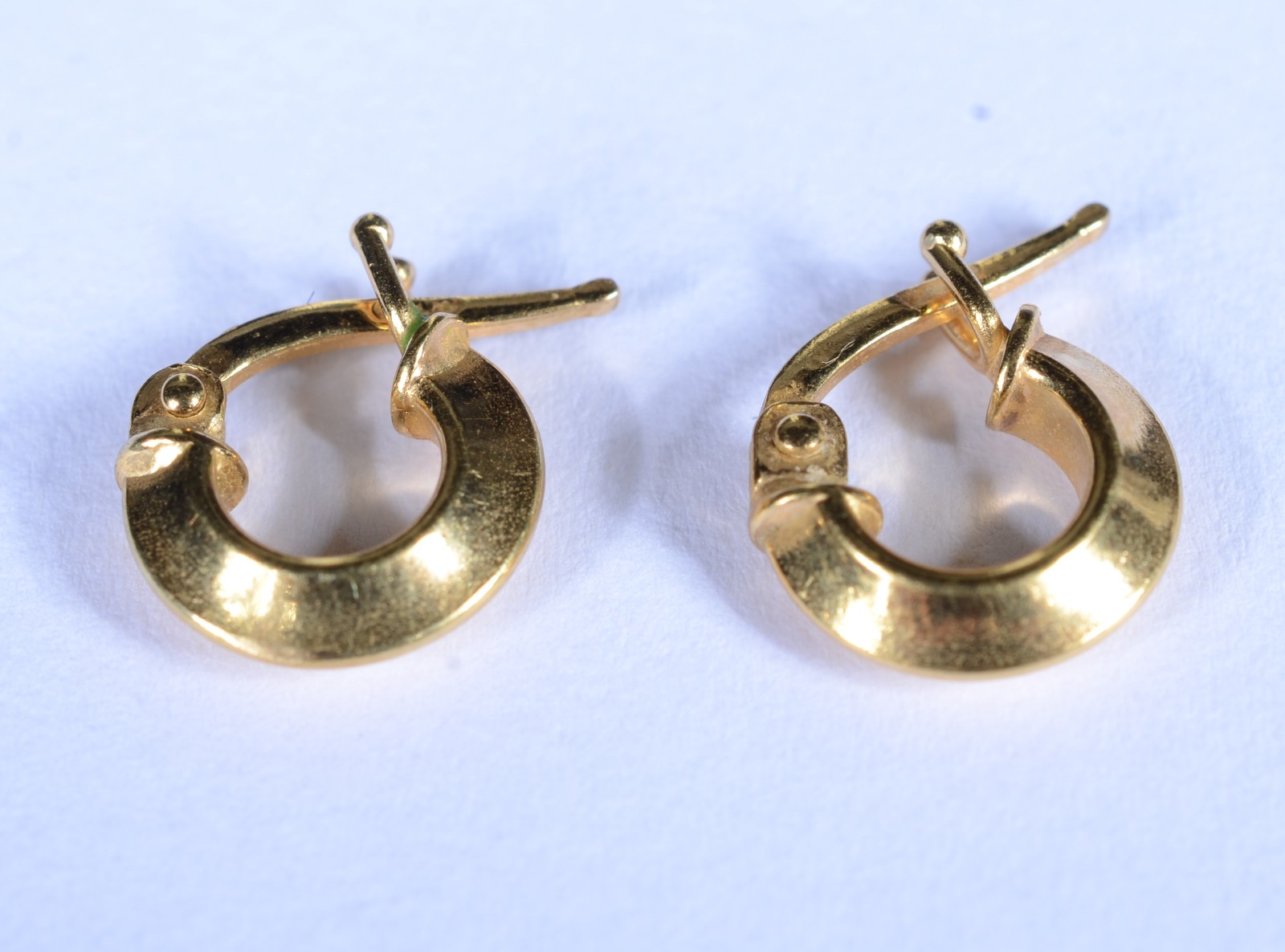 Par de argolas de ouro 18 k., contraste 750. (Por motivos de... - foto 1 de 5