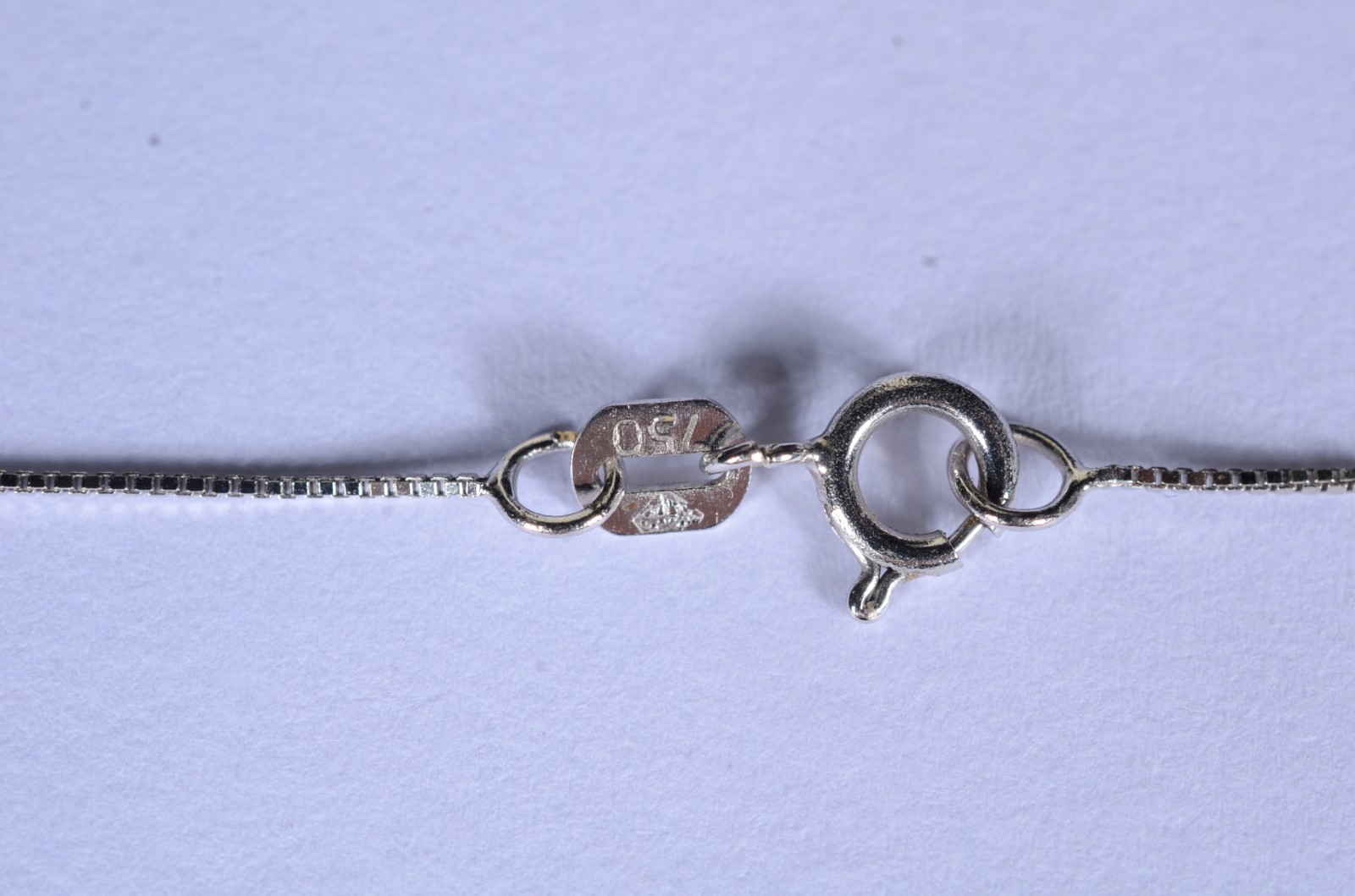 Colar de ouro branco com crucifixo de ouro 18 k. cravejado com... - foto 6 de 8