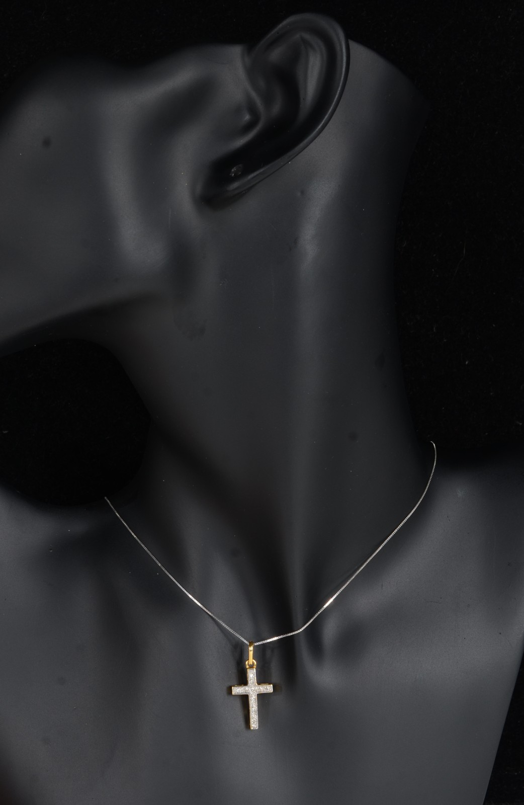 Colar de ouro branco com crucifixo de ouro 18 k. cravejado com... - foto 8 de 8