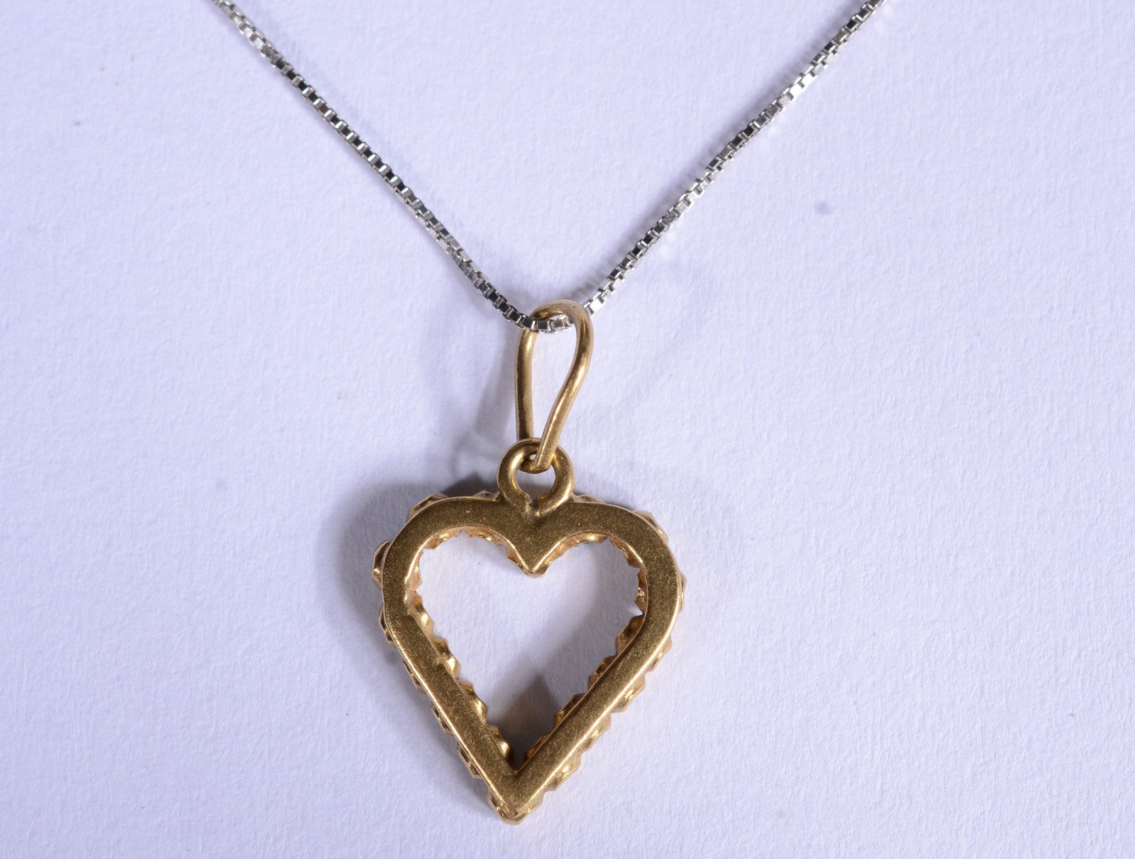 Colar de ouro 18 k. e ouro branco, esmeraldas e pendente feitio... - foto 6 de 9