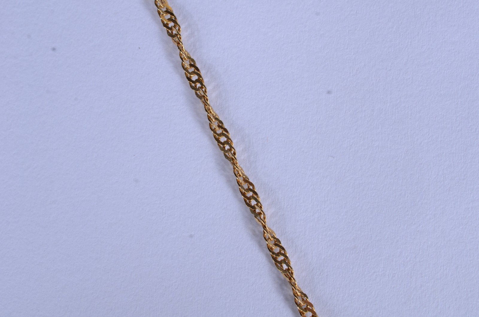 Colar de ouro 18 k., contraste 750 com pendente Sacro. (Por motivos... - foto 3 de 7