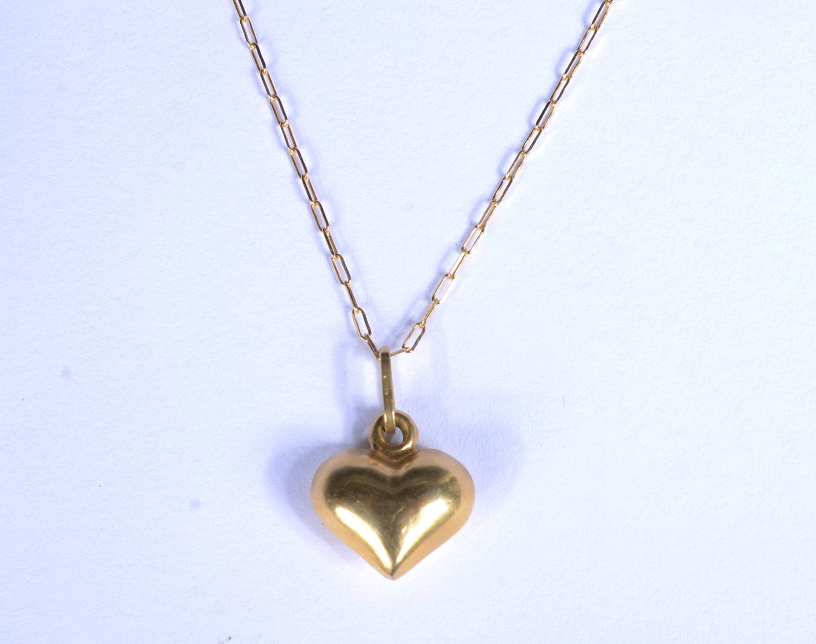 Colar de ouro 18 k., contraste 750 com pendente feitio coração. (Por... - foto 1 de 6