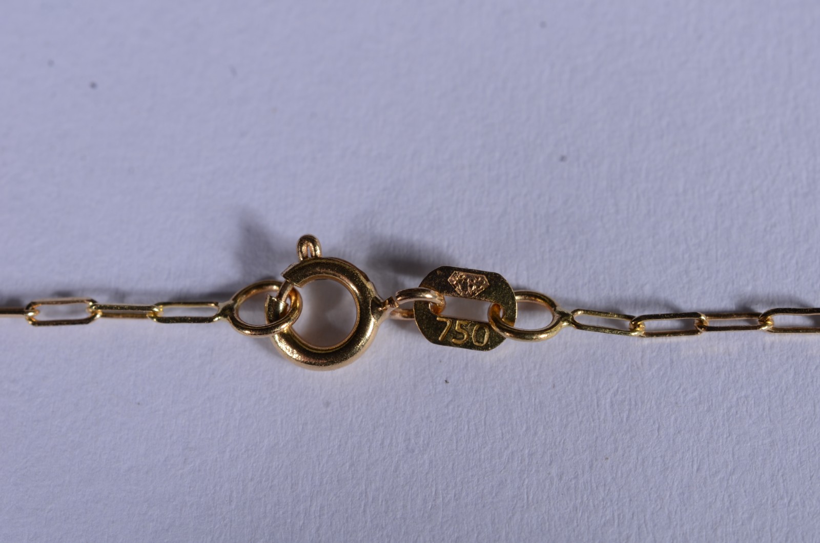 Colar de ouro 18 k., contraste 750 com pendente feitio coração. (Por... - foto 4 de 6