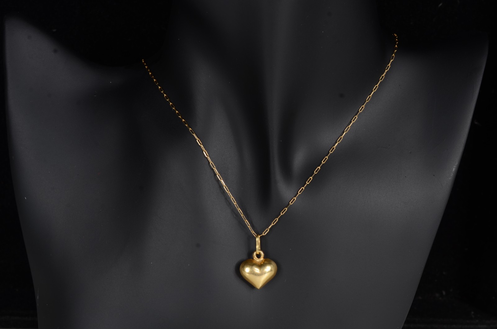 Colar de ouro 18 k., contraste 750 com pendente feitio coração. (Por... - foto 6 de 6