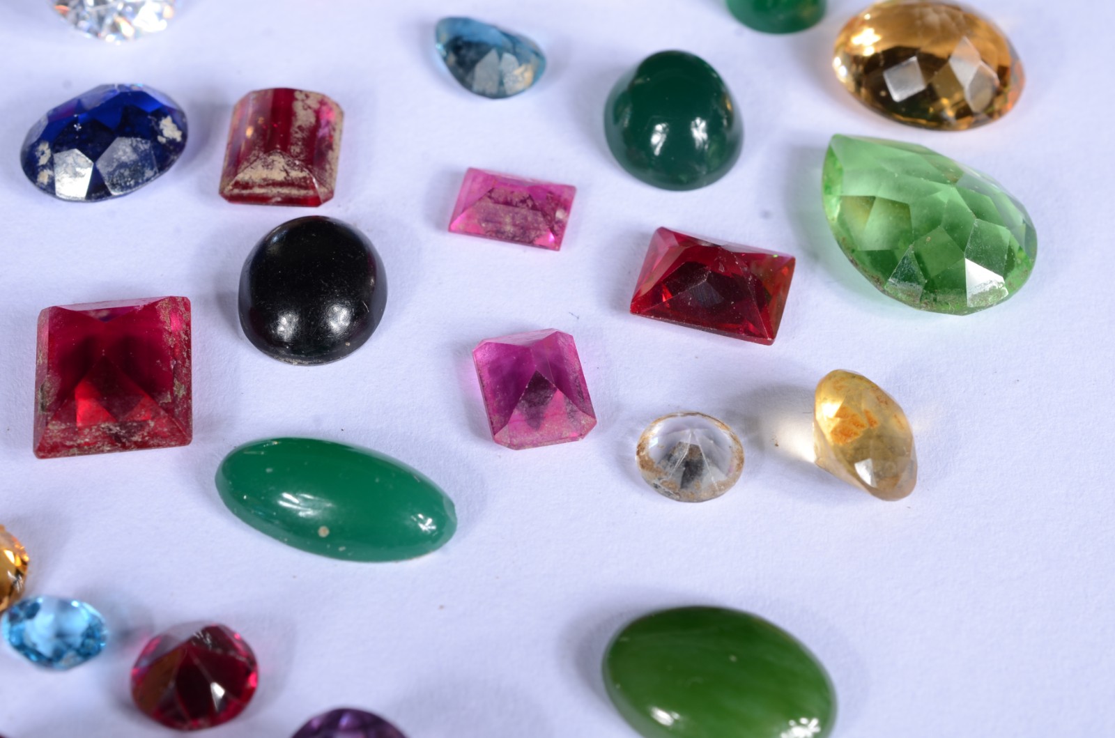 Lote de pedras semi preciosas coloridas de vários tamanhos e... - foto 3 de 8