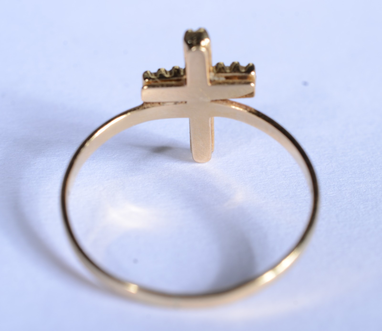 Anel de ouro 18 k., contraste 750 com cruz cravejada de brilhantes... - foto 3 de 7