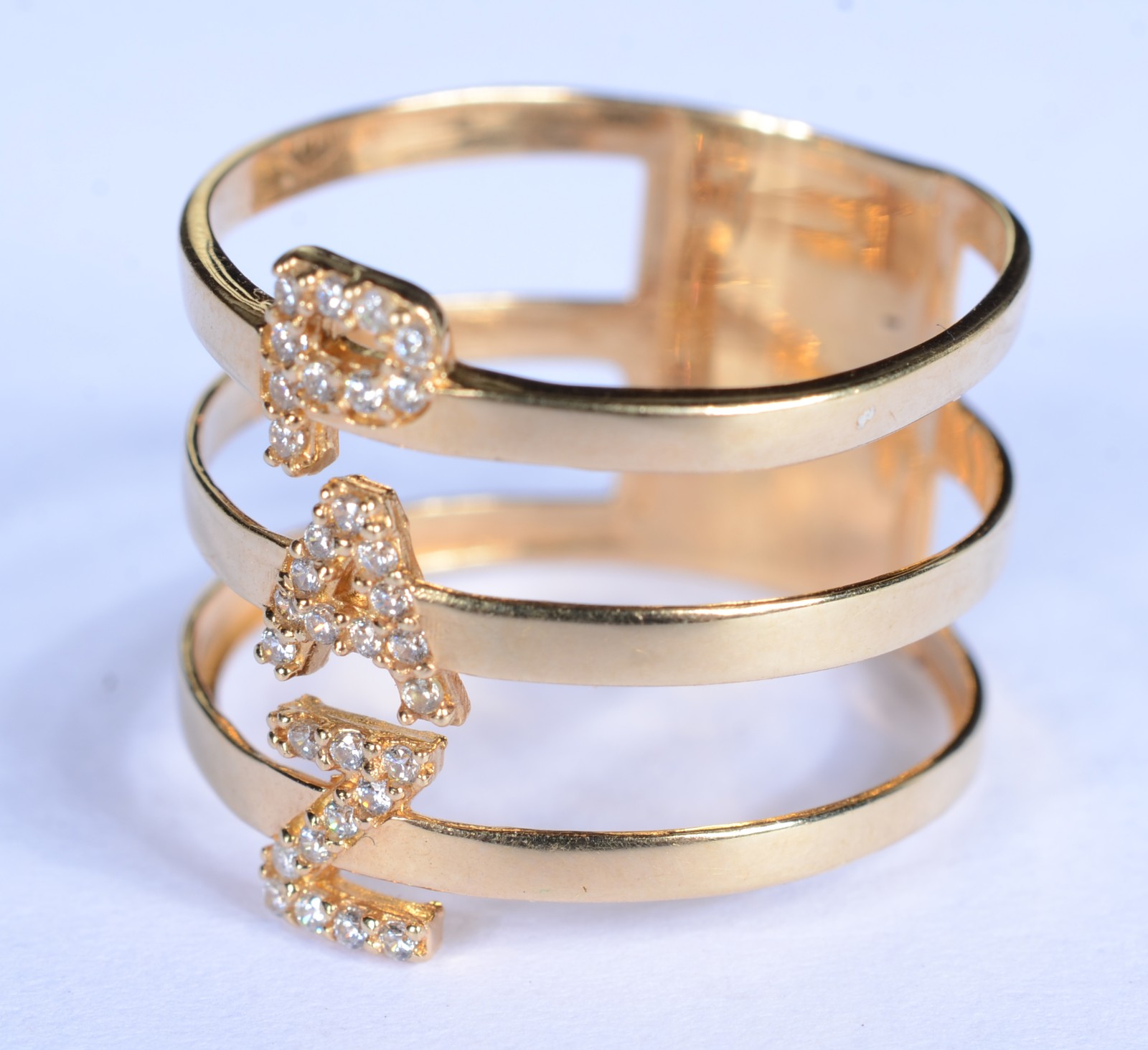 Anel de ouro 18 k., contraste 750 de 3 aros com a palavra "Paz"... - foto 2 de 7