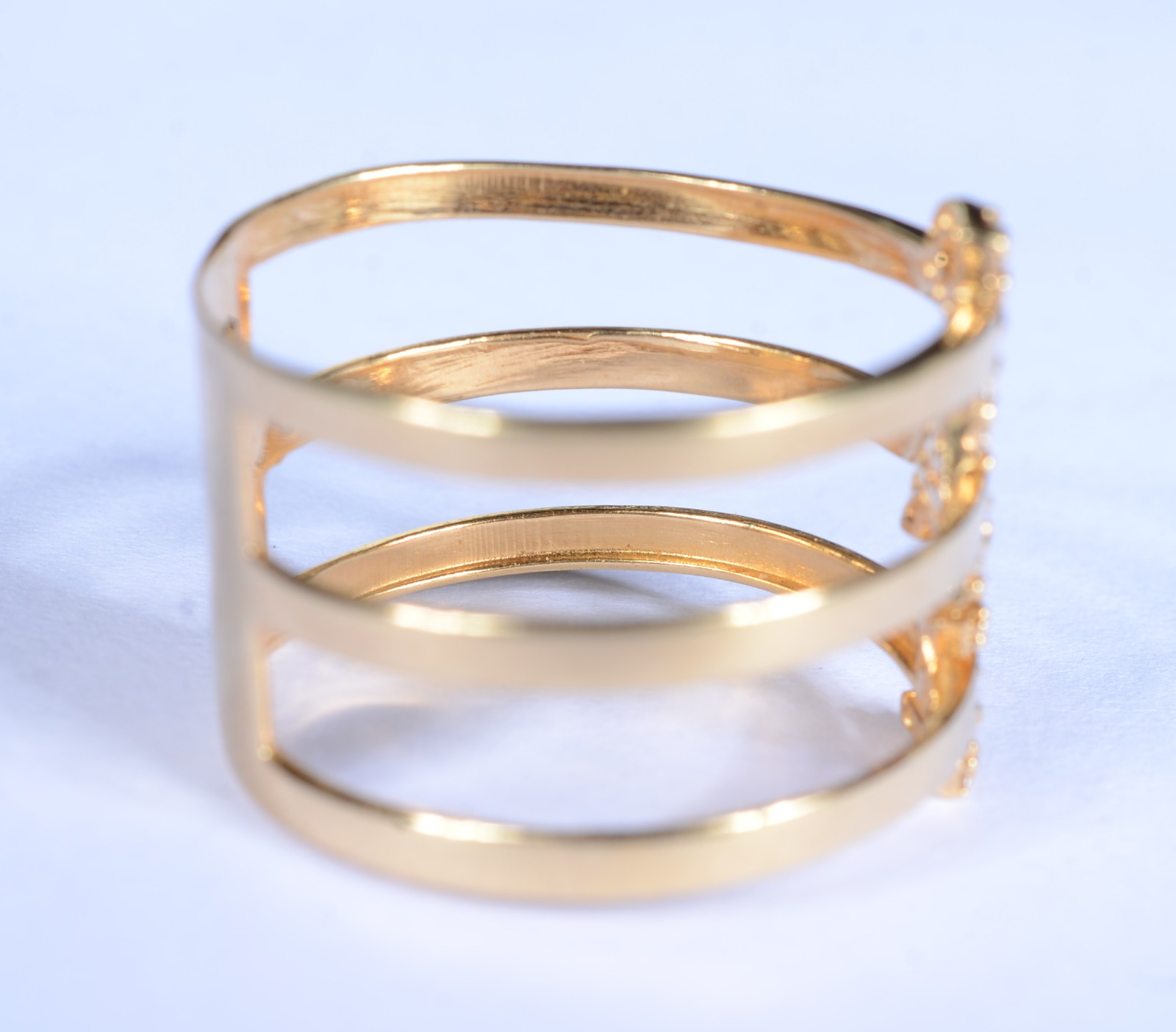 Anel de ouro 18 k., contraste 750 de 3 aros com a palavra "Paz"... - foto 5 de 7