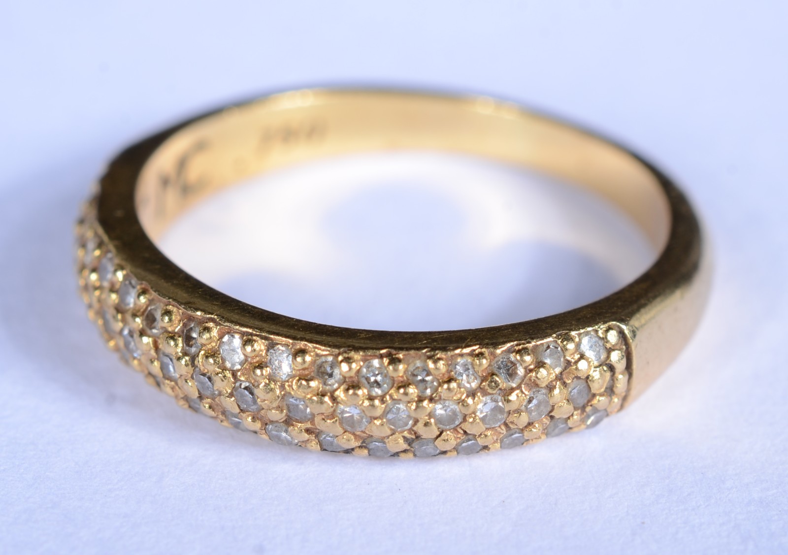 Anel de ouro 18 k., contraste 750 cravejado com brilhantes, aro 12... - foto 3 de 8