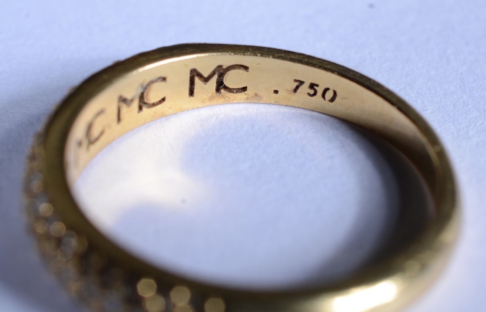 Anel de ouro 18 k., contraste 750 cravejado com brilhantes, aro 12... - foto 6 de 8