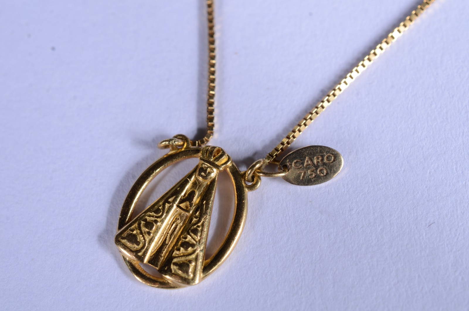 Colar de ouro 18 k., contraste 750 com pendente de Nossa Senhora... - foto 3 de 8