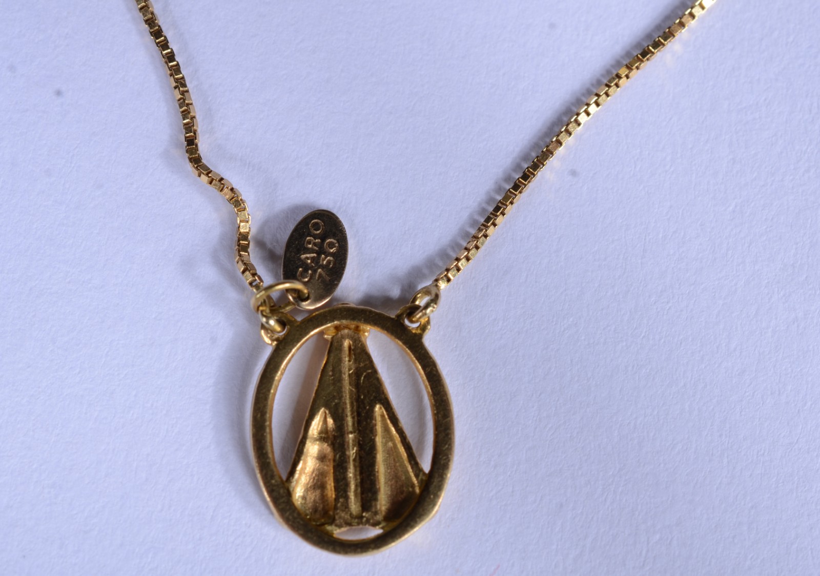 Colar de ouro 18 k., contraste 750 com pendente de Nossa Senhora... - foto 4 de 8