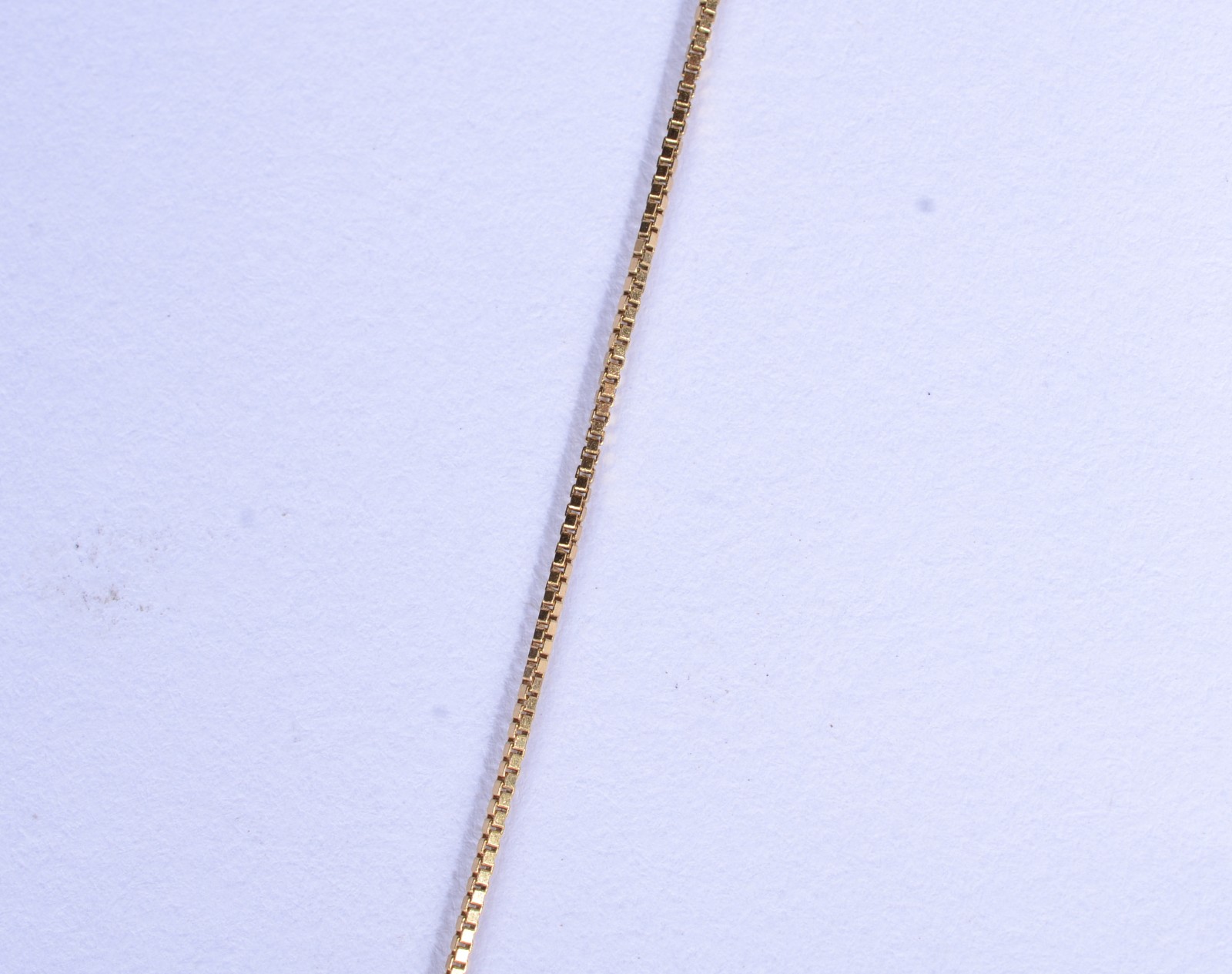 Colar de ouro 18 k., contraste 750 com pendente de Nossa Senhora... - foto 5 de 8