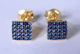 Par de brincos de ouro 18 k., contraste 750 cra... - Par de brincos de ouro 18 k., contraste 750 cravejado com safiras azuis. (Por motivos de segurança a peça não se encontra na loja).