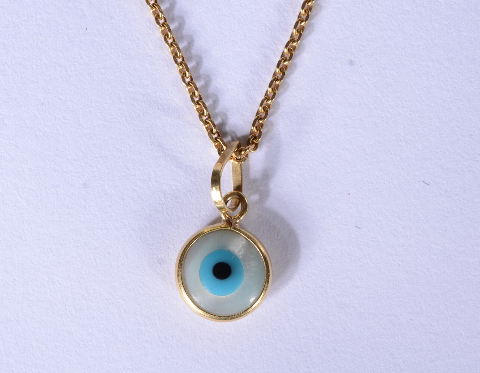 Colar de ouro 18 k., contraste 750 com pendente de olho grego. (Por... - foto 1 de 7