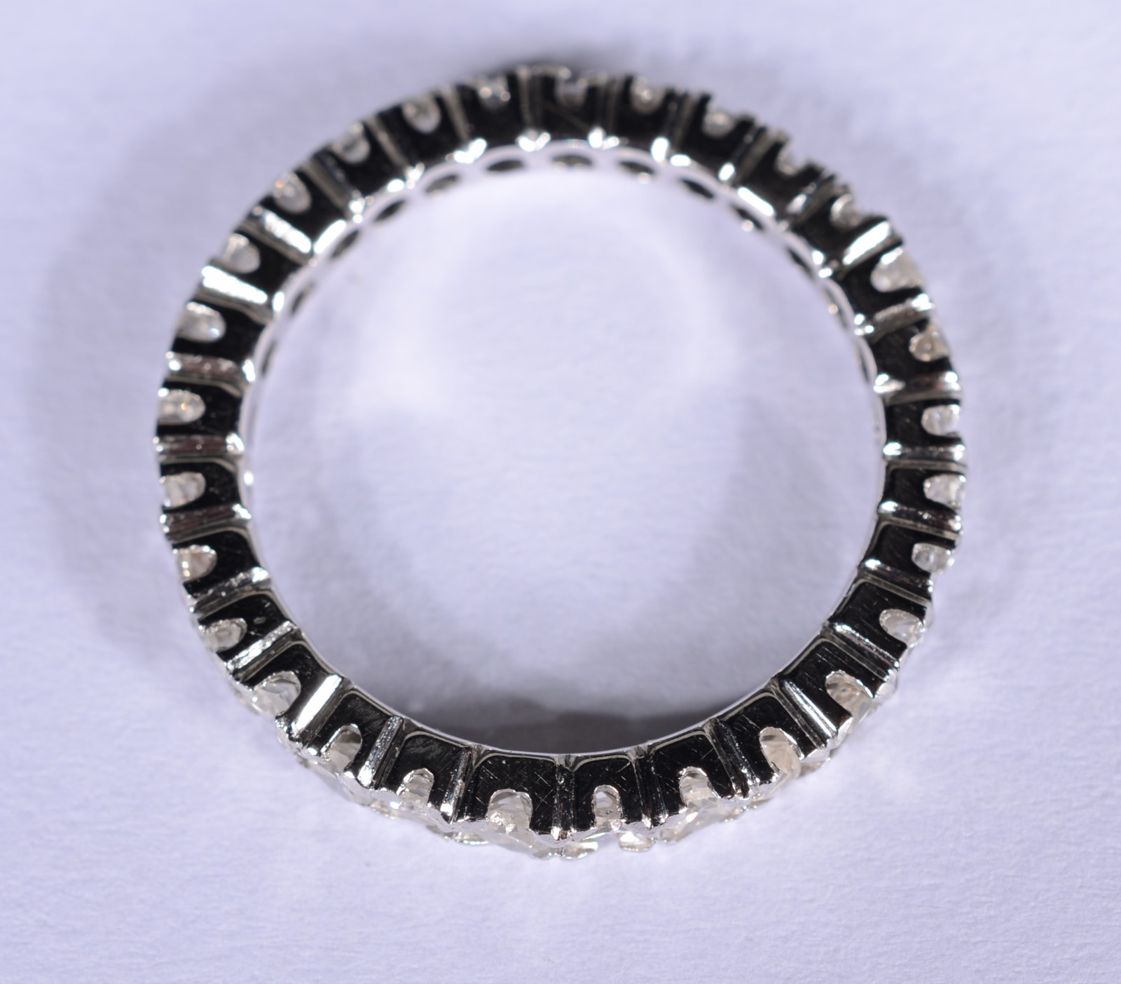Aliança completa de ouro branco com 30 brilhantes de 0,05 ct, total... - foto 2 de 6
