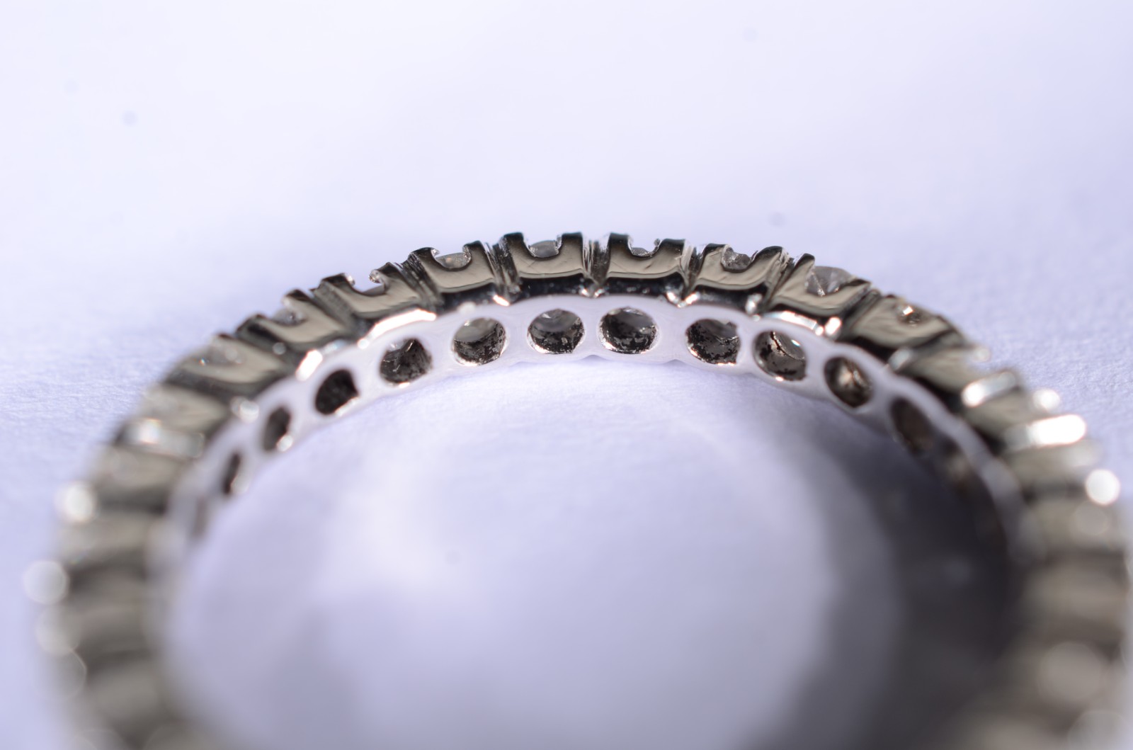 Aliança completa de ouro branco com 30 brilhantes de 0,05 ct, total... - foto 3 de 6