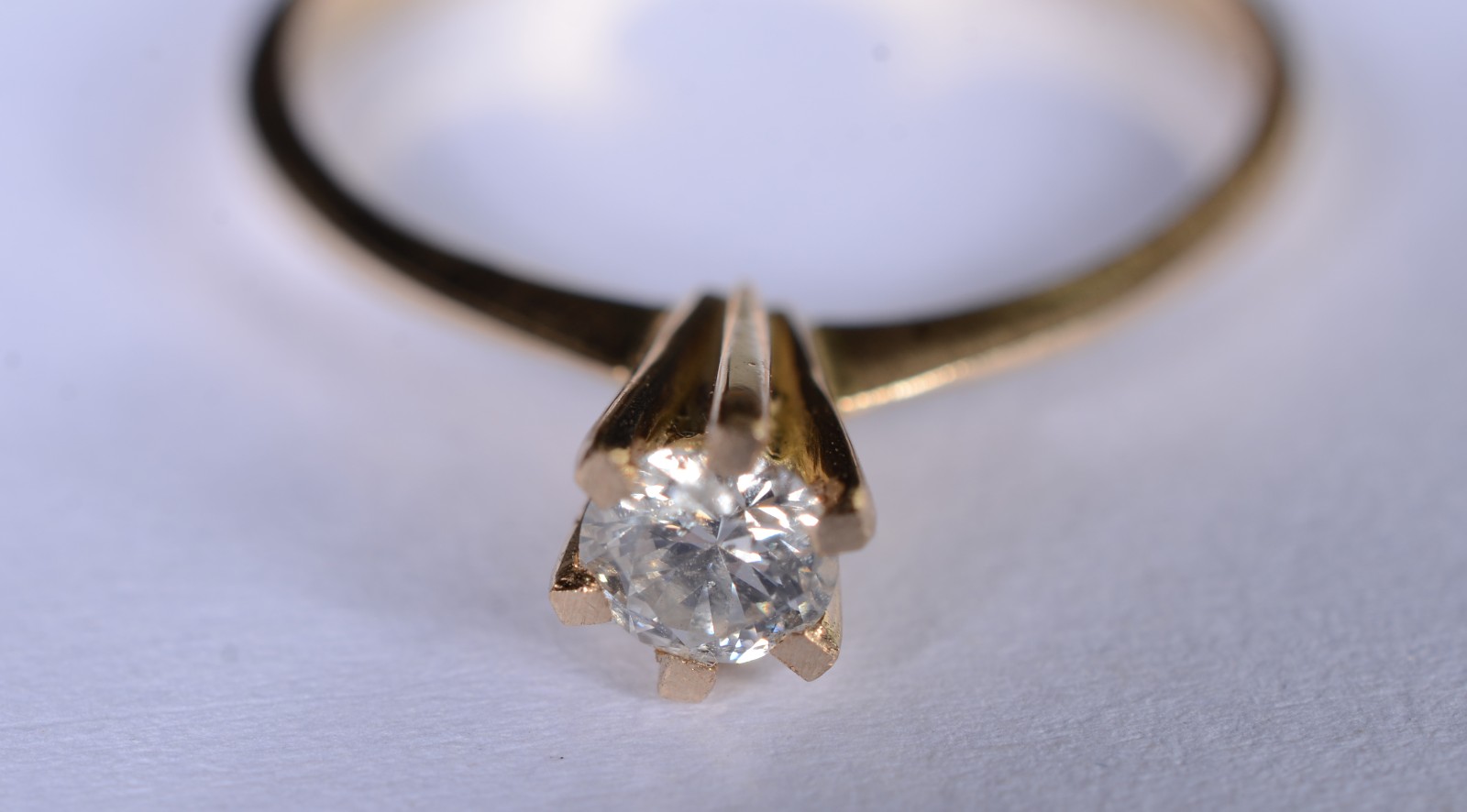 Solitário de ouro 18 k., contraste 750 com um brilhante de 0,20 ct... - foto 1 de 7