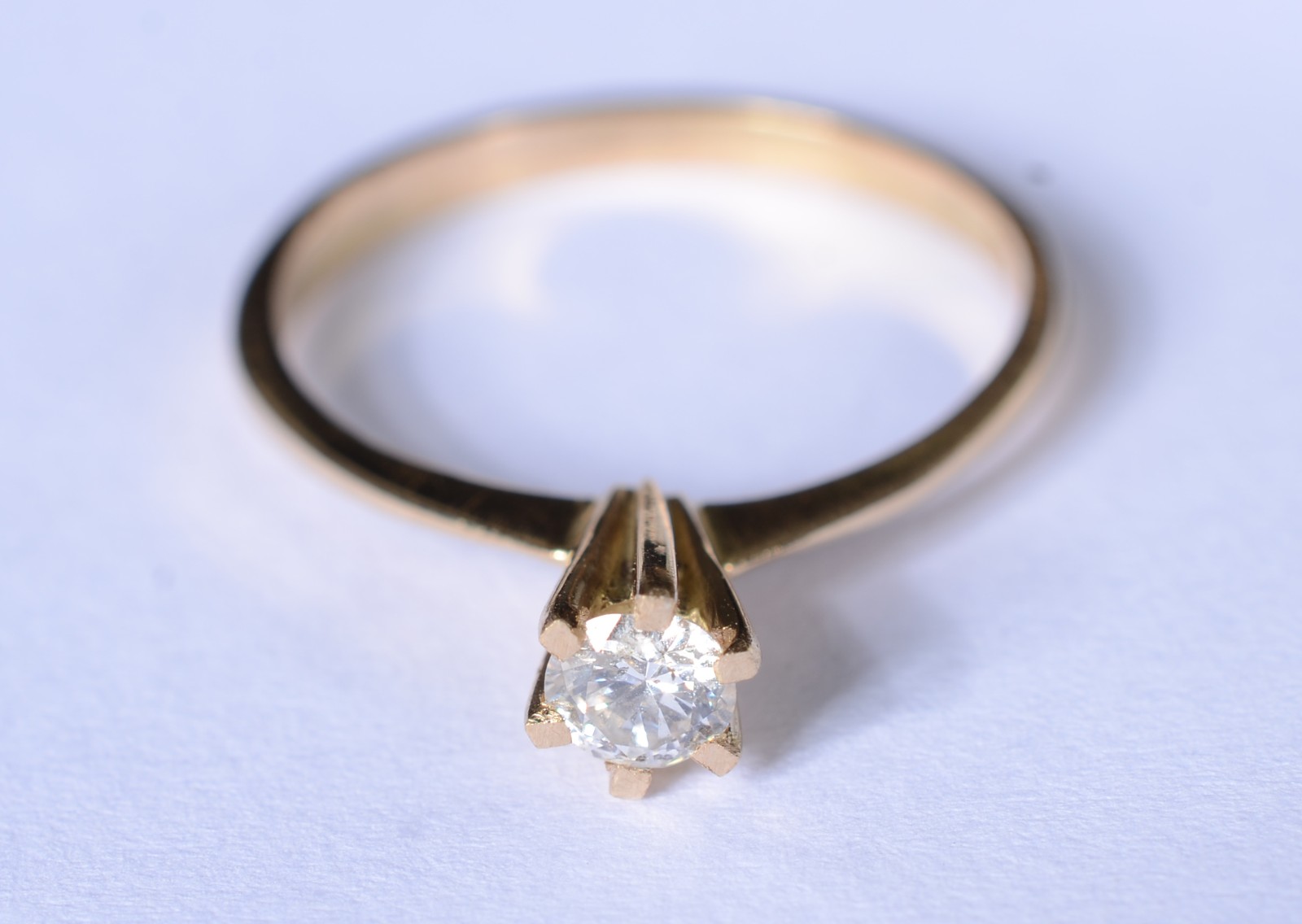Solitário de ouro 18 k., contraste 750 com um brilhante de 0,20 ct... - foto 2 de 7