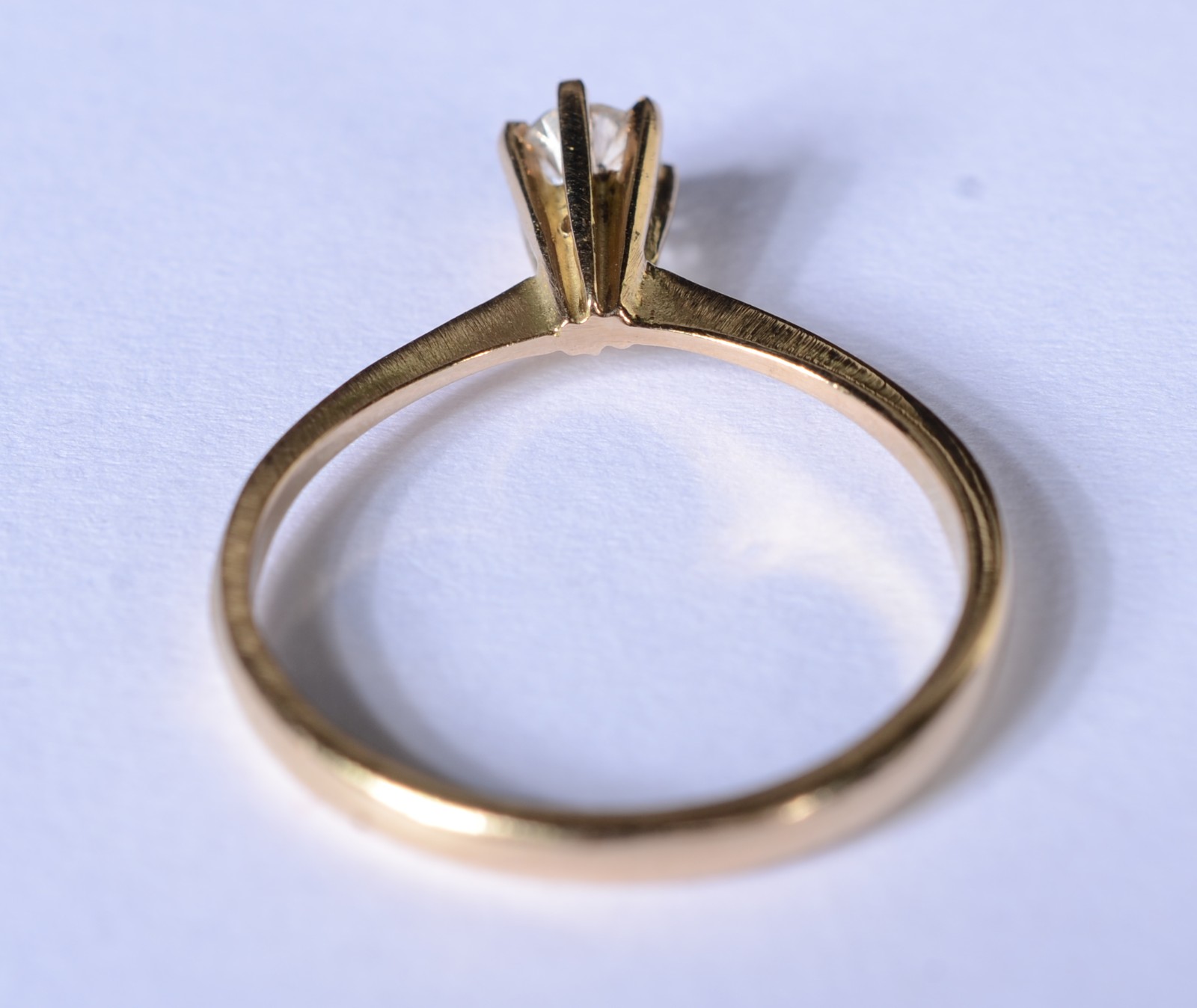 Solitário de ouro 18 k., contraste 750 com um brilhante de 0,20 ct... - foto 4 de 7