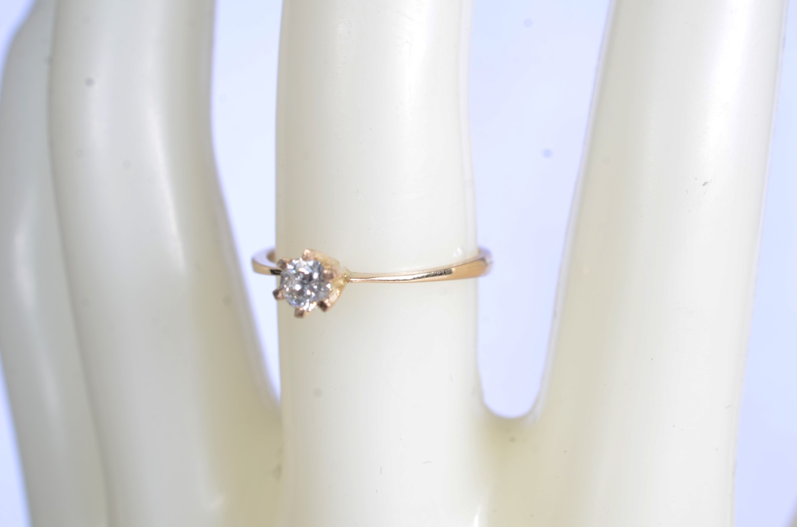 Solitário de ouro 18 k., contraste 750 com um brilhante de 0,20 ct... - foto 7 de 7