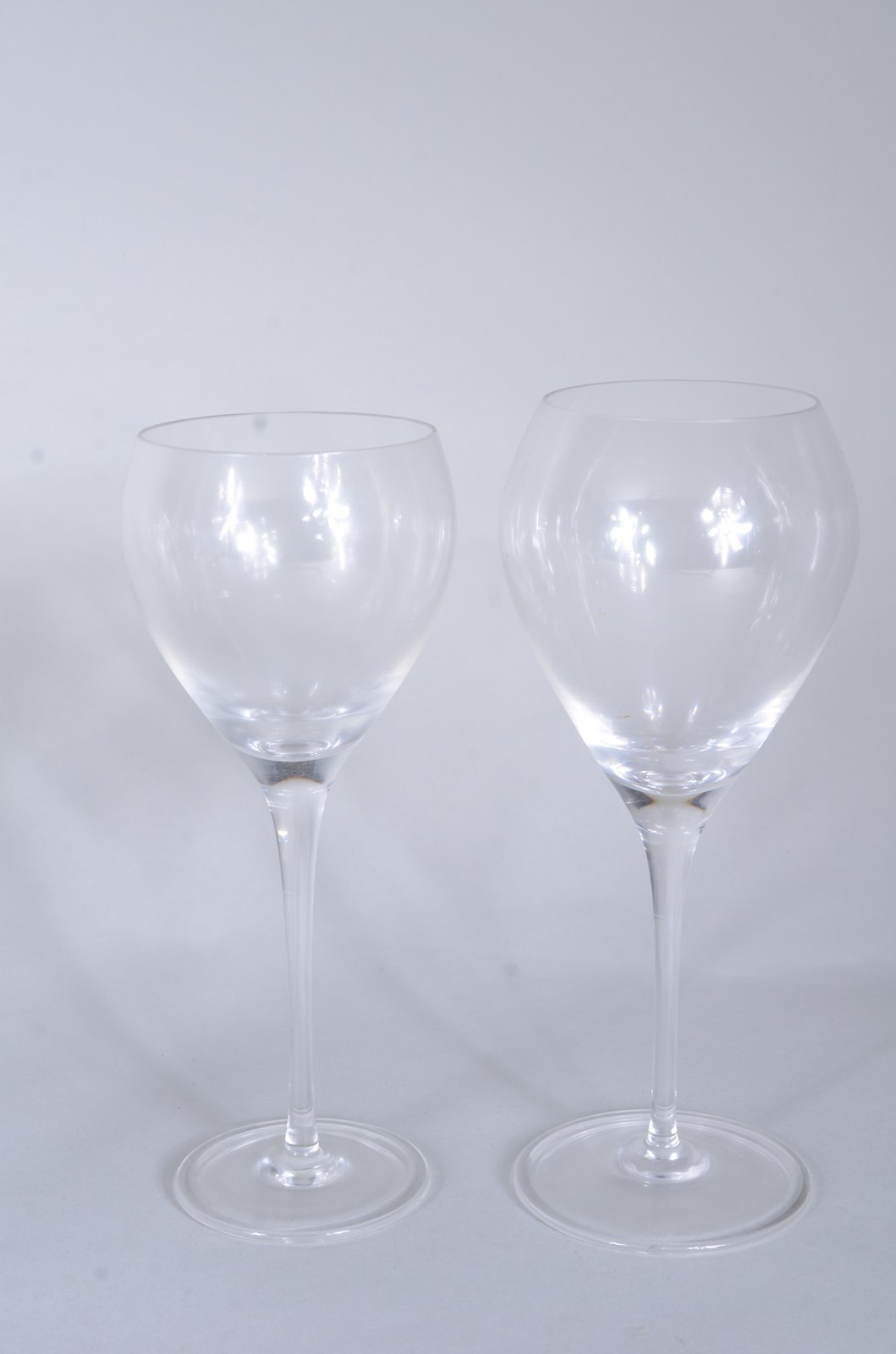 Conjunto com 12 taças de cristal para vinho. - foto 2 de 5