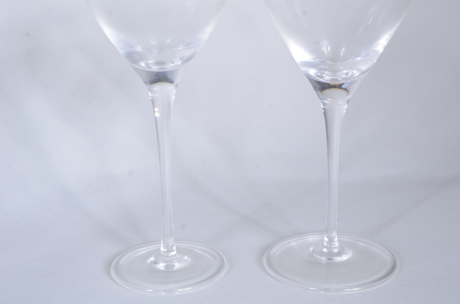Conjunto com 12 taças de cristal para vinho. - foto 3 de 5