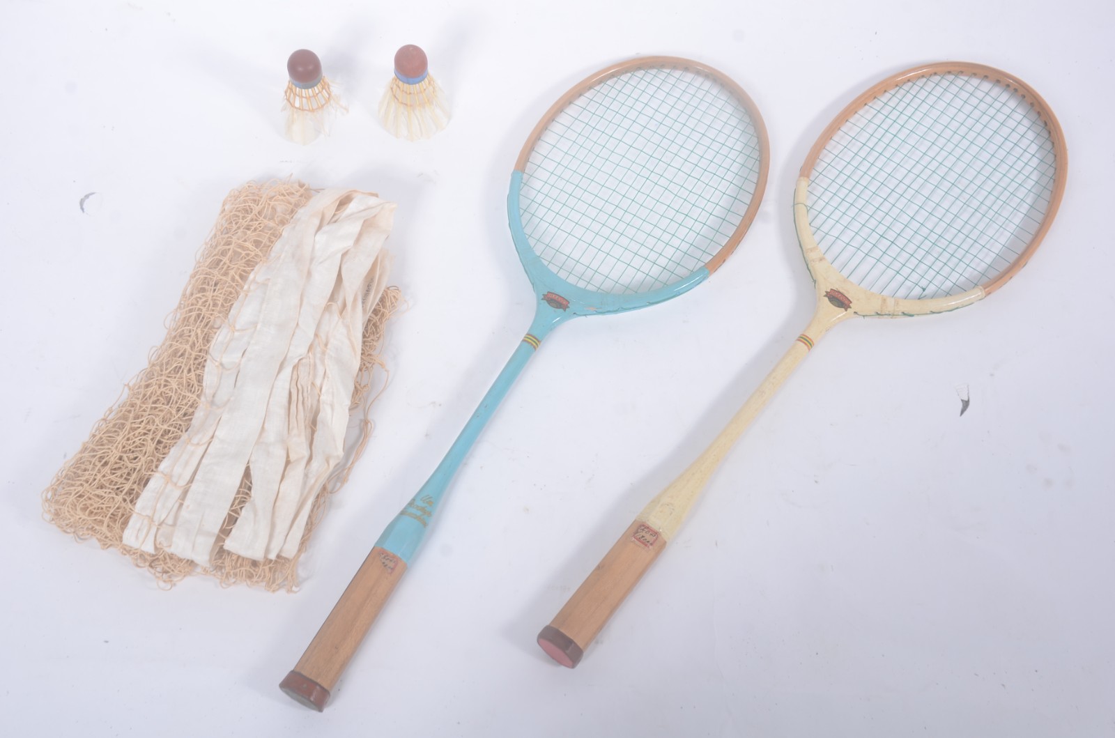 Conjunto antigo para "jogo de peteca" acondicionado em estojo de... - foto 1 de 7