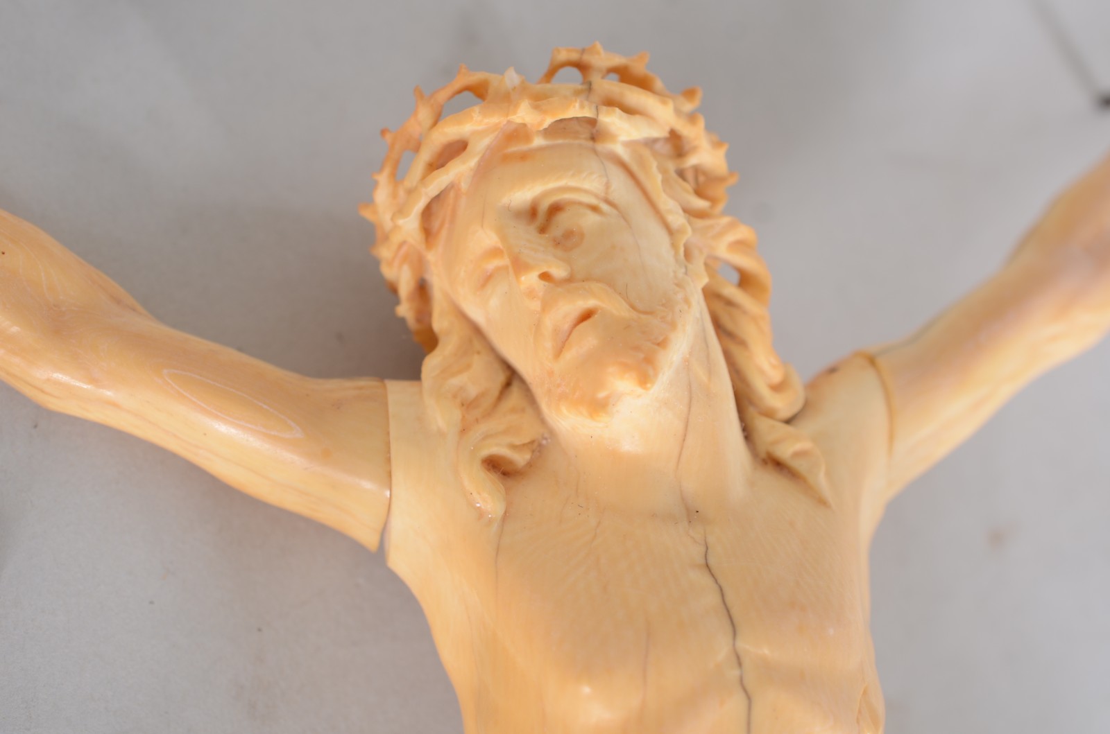 Figura de Cristo esculpido em marfim, para crucifixo, acompanham... - foto 3 de 9